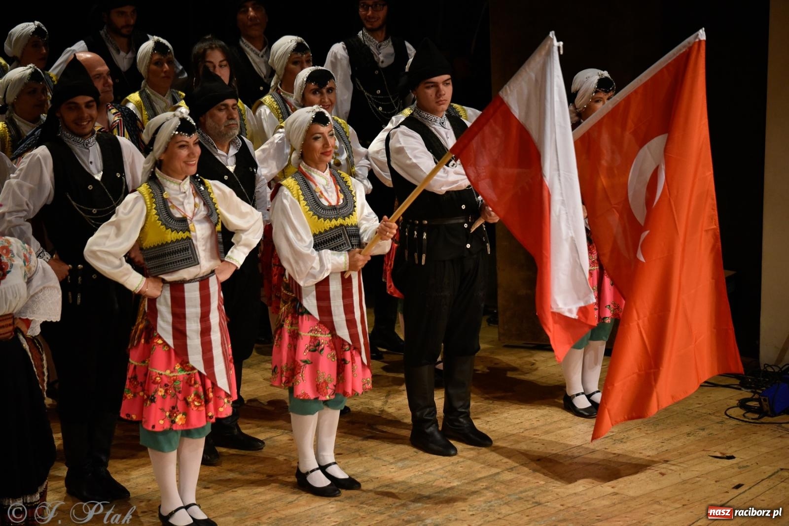 Zdjęcie w galerii na portalu naszraciborz.pl: RCK pełen żywiołów. Zespoły z Ekwadoru, Chile i Turcji w Raciborzu wiadomości z regionu