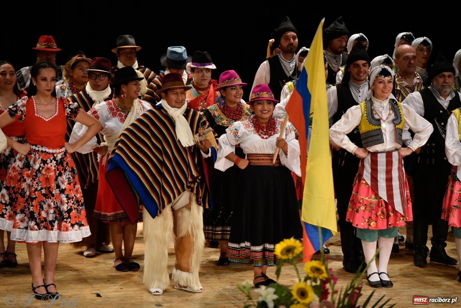 Zdjęcie w galerii na portalu naszraciborz.pl: RCK pełen żywiołów. Zespoły z Ekwadoru, Chile i Turcji w Raciborzu wiadomości z regionu