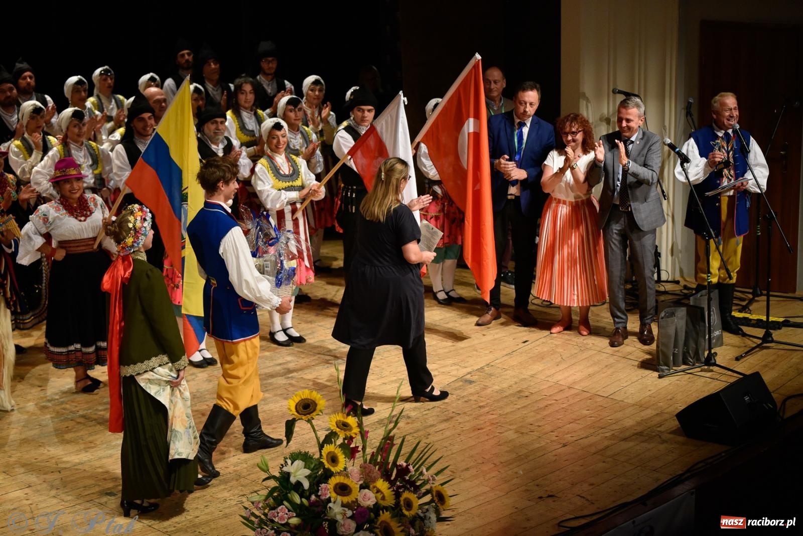 Zdjęcie w galerii na portalu naszraciborz.pl: RCK pełen żywiołów. Zespoły z Ekwadoru, Chile i Turcji w Raciborzu wiadomości z regionu