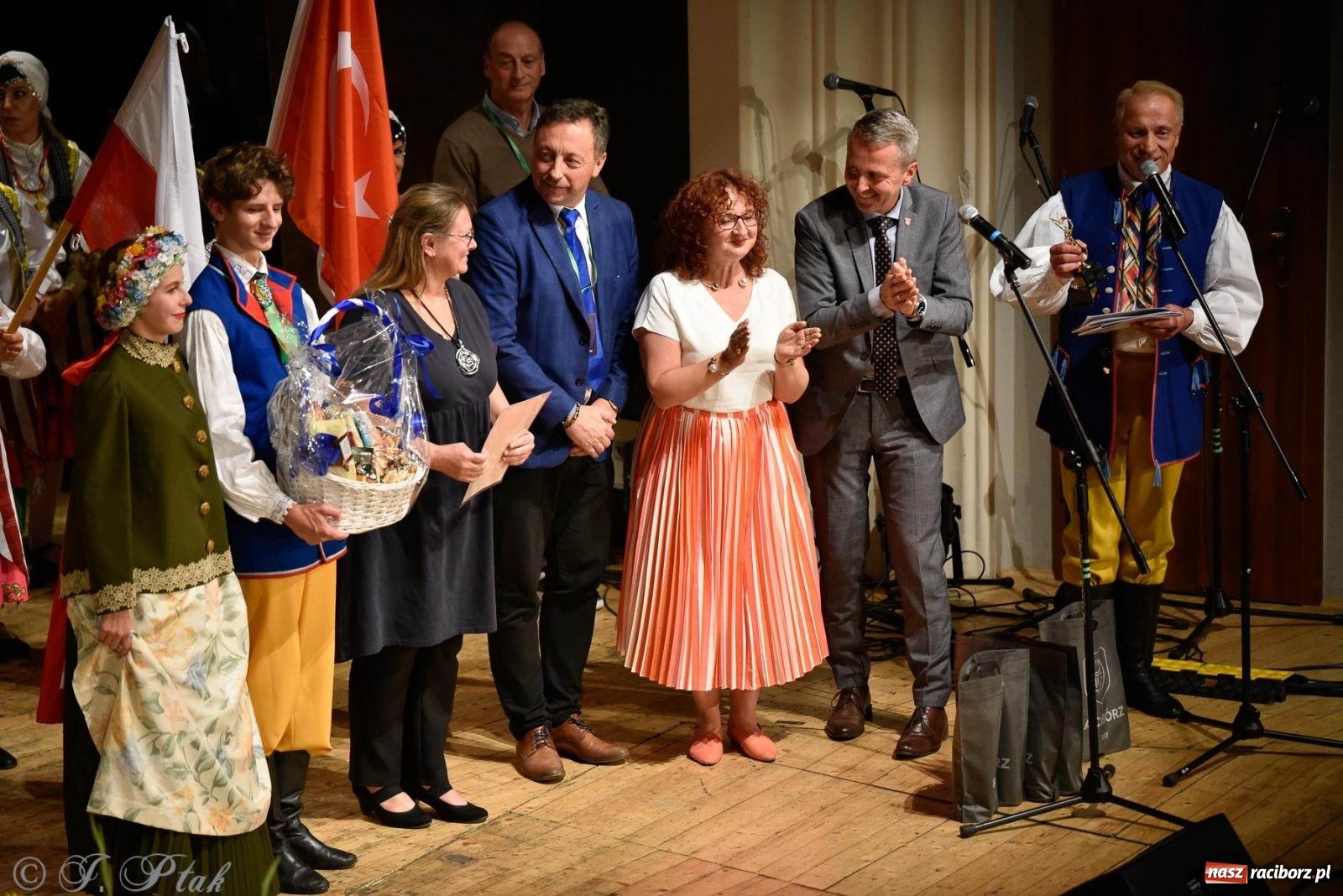 Zdjęcie w galerii na portalu naszraciborz.pl: RCK pełen żywiołów. Zespoły z Ekwadoru, Chile i Turcji w Raciborzu wiadomości z regionu