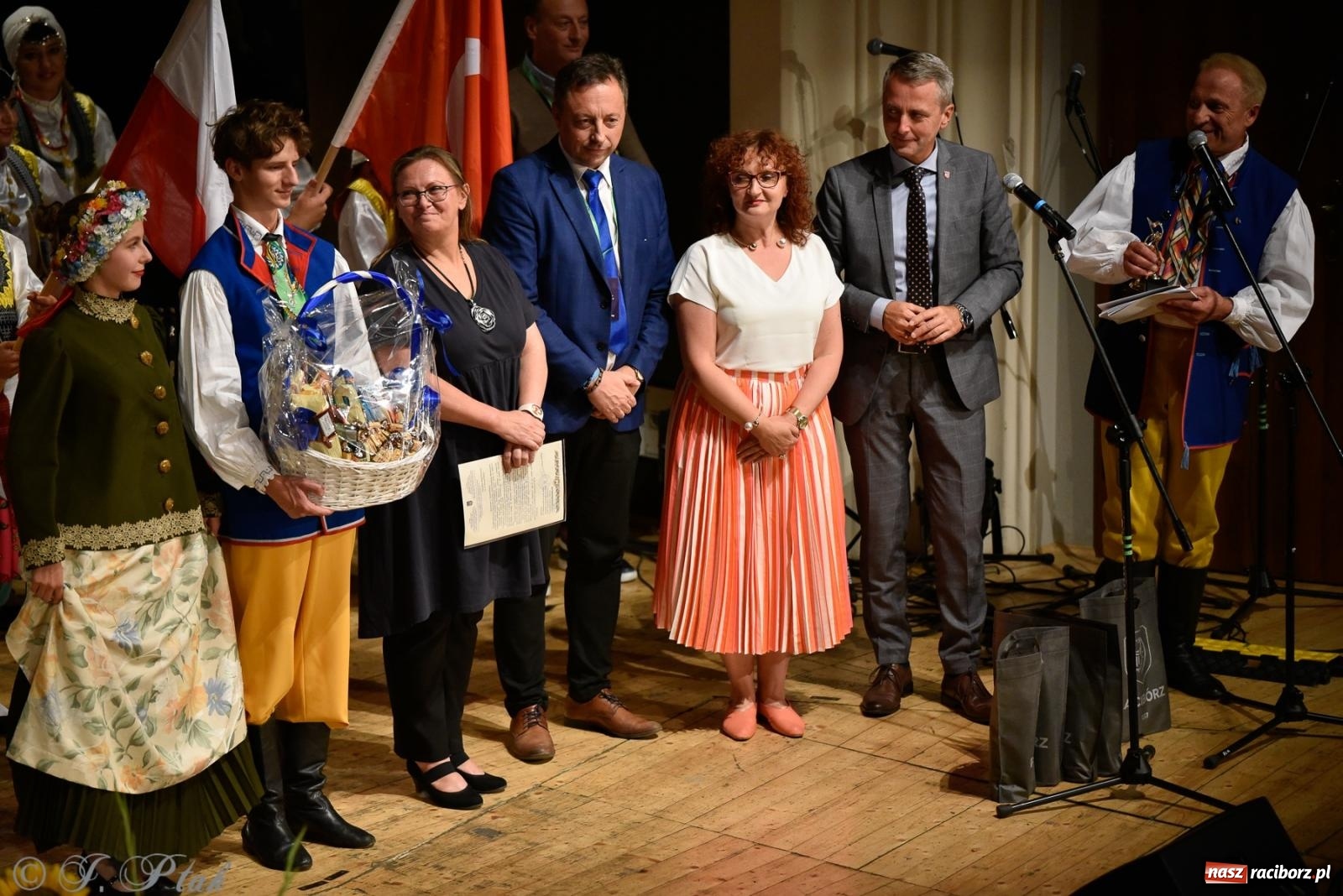 Zdjęcie w galerii na portalu naszraciborz.pl: RCK pełen żywiołów. Zespoły z Ekwadoru, Chile i Turcji w Raciborzu wiadomości z regionu