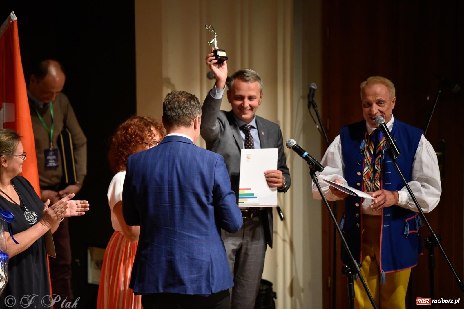 Zdjęcie w galerii na portalu naszraciborz.pl: RCK pełen żywiołów. Zespoły z Ekwadoru, Chile i Turcji w Raciborzu wiadomości z regionu