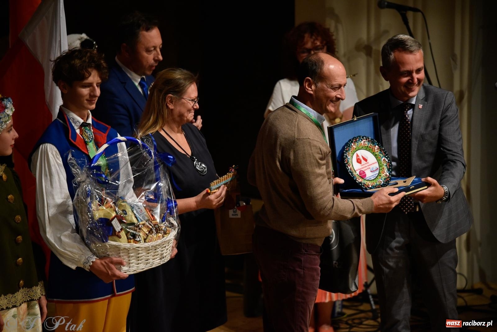 Zdjęcie w galerii na portalu naszraciborz.pl: RCK pełen żywiołów. Zespoły z Ekwadoru, Chile i Turcji w Raciborzu wiadomości z regionu