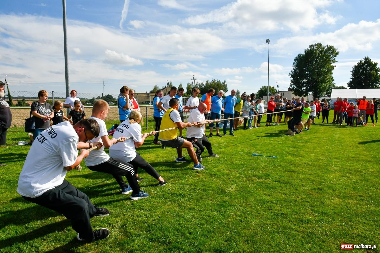 Zdjęcie w galerii na portalu naszraciborz.pl: W Borucinie nikt się nie oszczędzał. Polsko-czeski turniej sołectw [FOTO i WIDEO] wiadomości z regionu