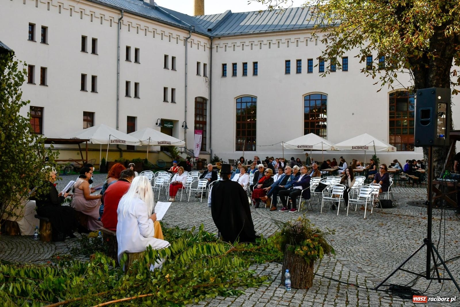 Zdjęcie w galerii na portalu naszraciborz.pl: Ballady i romanse, czyli Narodowe Czytanie na raciborskim zamku [FOTO i WIDEO] wiadomości z regionu