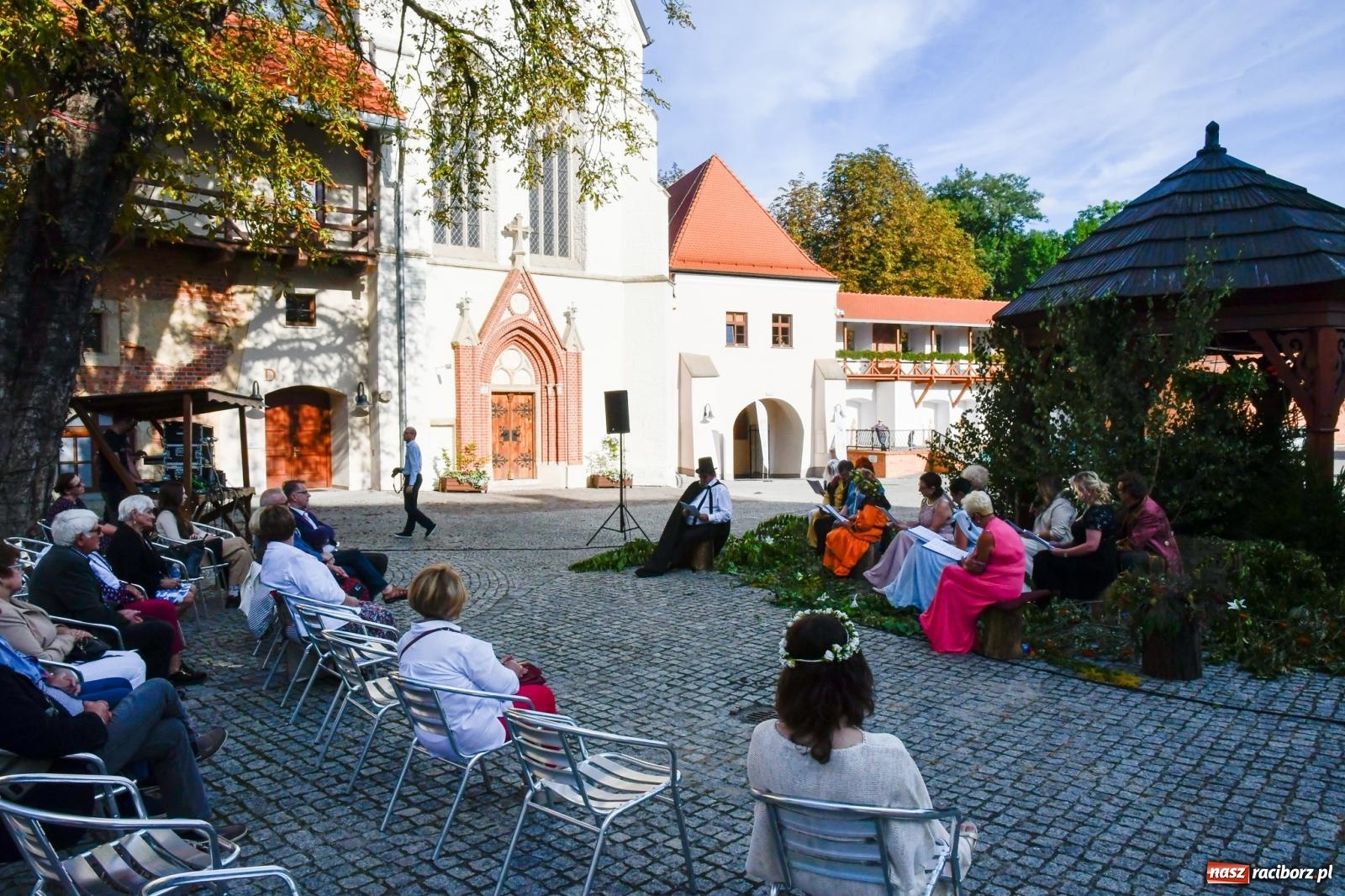 Zdjęcie w galerii na portalu naszraciborz.pl: Ballady i romanse, czyli Narodowe Czytanie na raciborskim zamku [FOTO i WIDEO] wiadomości z regionu