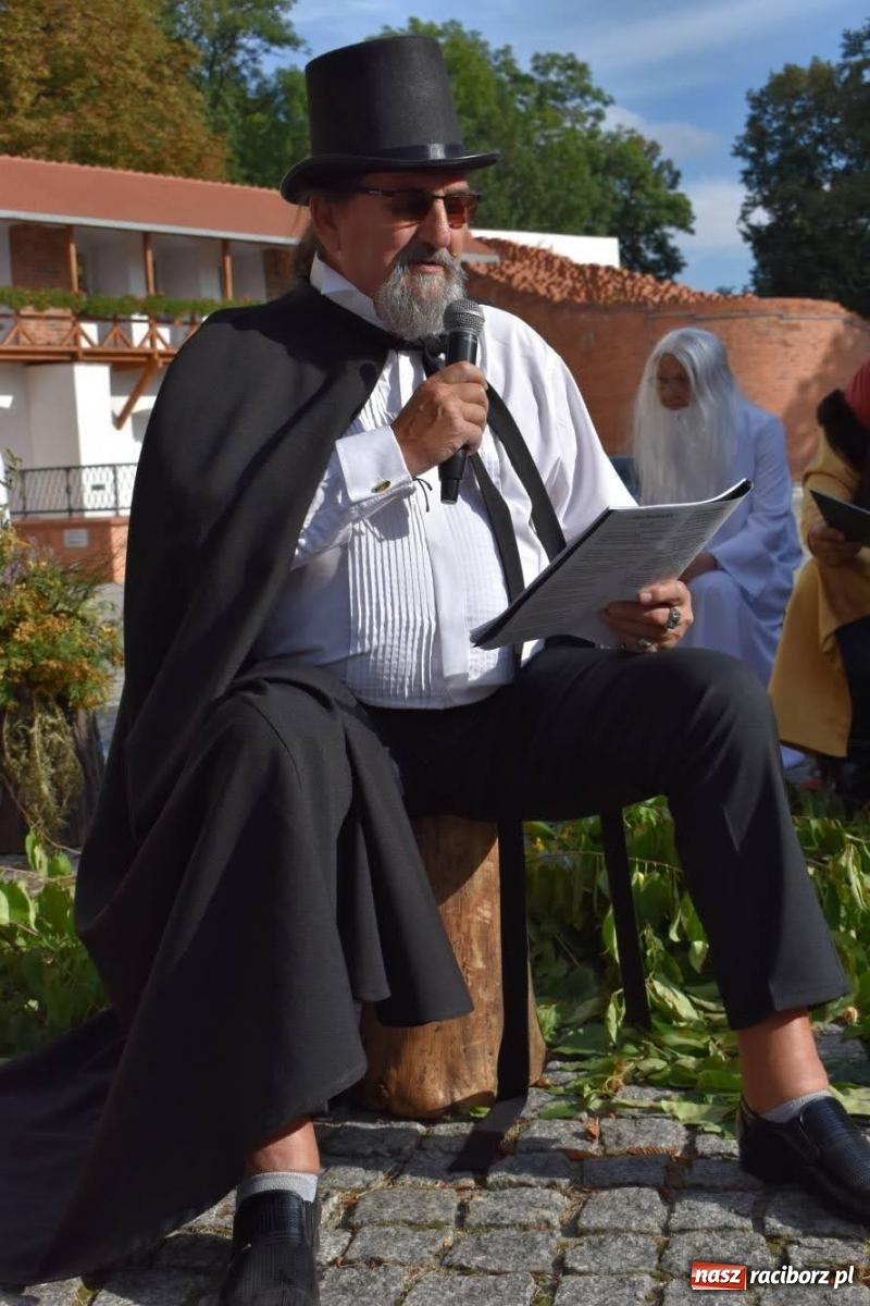 Zdjęcie w galerii na portalu naszraciborz.pl: Ballady i romanse, czyli Narodowe Czytanie na raciborskim zamku [FOTO i WIDEO] wiadomości z regionu
