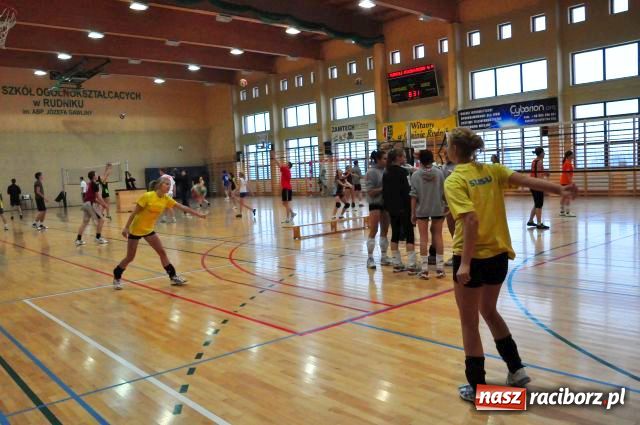 Zdjęcie w galerii na portalu naszraciborz.pl: Siatkarskie zmagania w Rudniku wiadomości z regionu