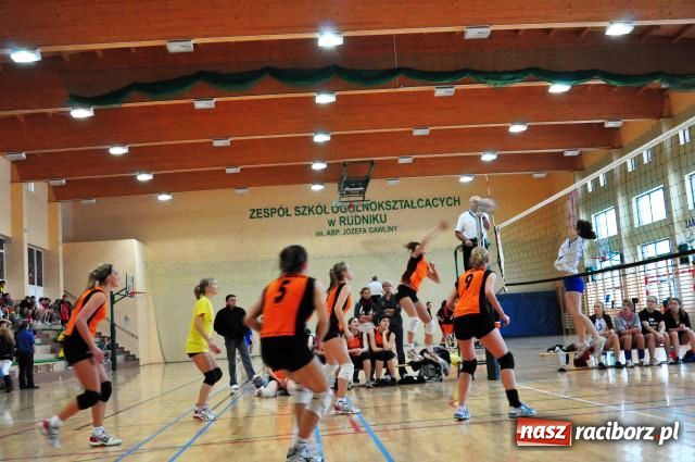 Zdjęcie w galerii na portalu naszraciborz.pl: Siatkarskie zmagania w Rudniku wiadomości z regionu