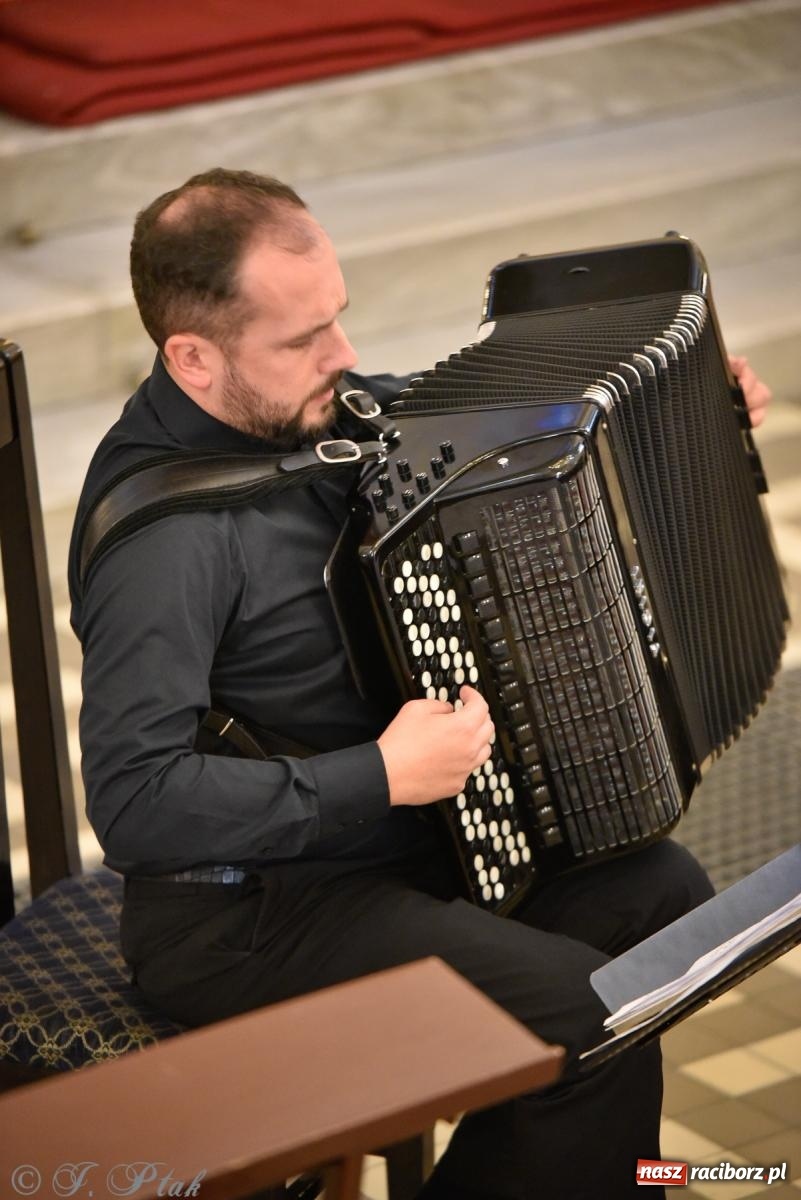 Zdjęcie w galerii na portalu naszraciborz.pl: XXIX Międzynarodowy Festiwal Muzyki Odnalezionej - koncert na Ostrogu [FOTO i WIDEO] wiadomości z regionu