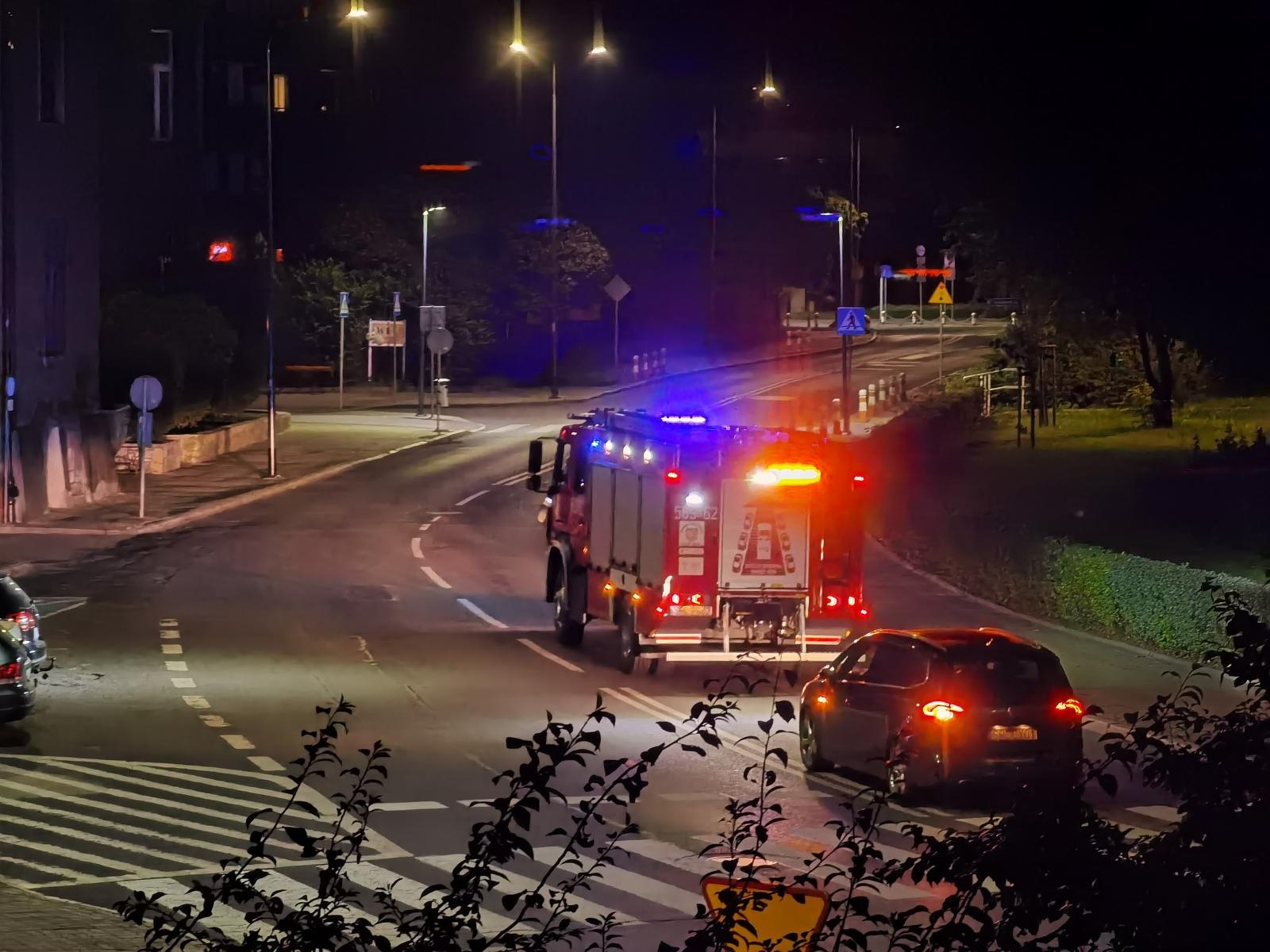 Zdjęcie w galerii na portalu naszraciborz.pl: Wielkie sprzątanie po nocnym kursie autobusu wiadomości z regionu