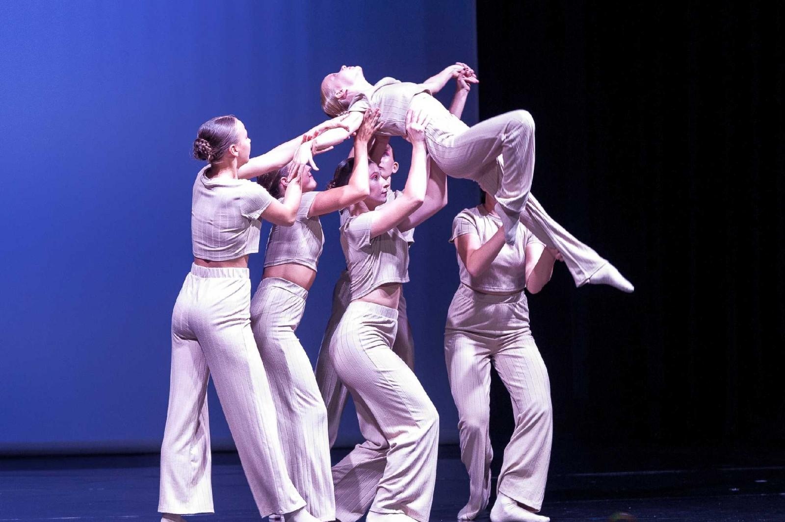 Zdjęcie w galerii na portalu naszraciborz.pl: Raciborscy tancerze zachwycali publiczność w Opawie [FOTO] wiadomości z regionu