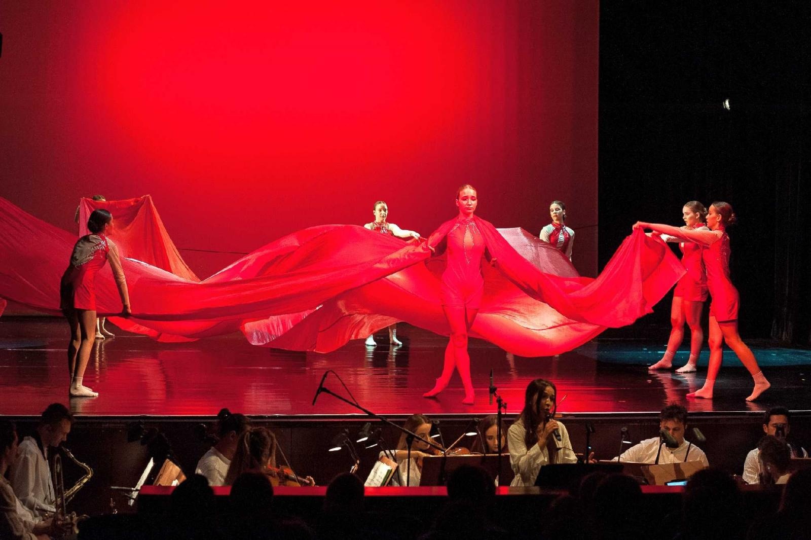 Zdjęcie w galerii na portalu naszraciborz.pl: Raciborscy tancerze zachwycali publiczność w Opawie [FOTO] wiadomości z regionu