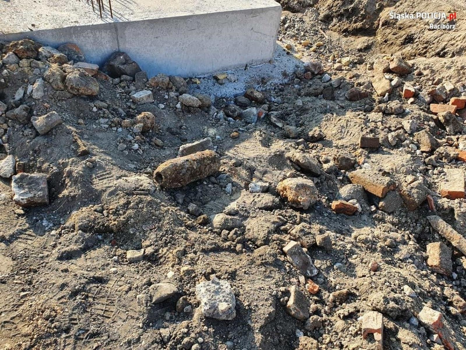 Zdjęcie w galerii na portalu naszraciborz.pl:  Raport 998. Niewybuch na Piaskowej w Raciborzu [FOTO] wiadomości z regionu