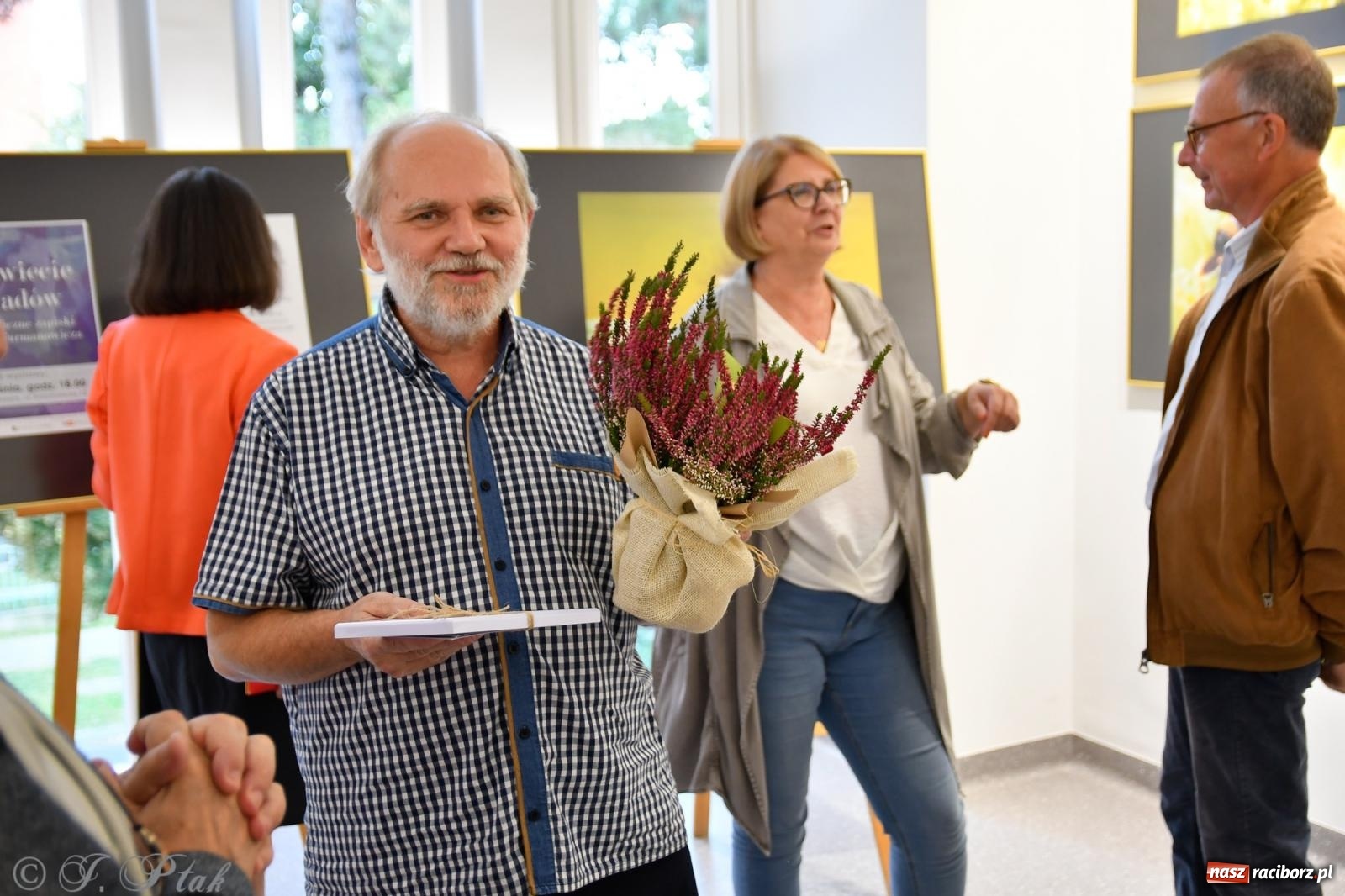 Zdjęcie w galerii na portalu naszraciborz.pl: W świecie owadów - wernisaż fotografii Marka Furmanowicza wiadomości z regionu