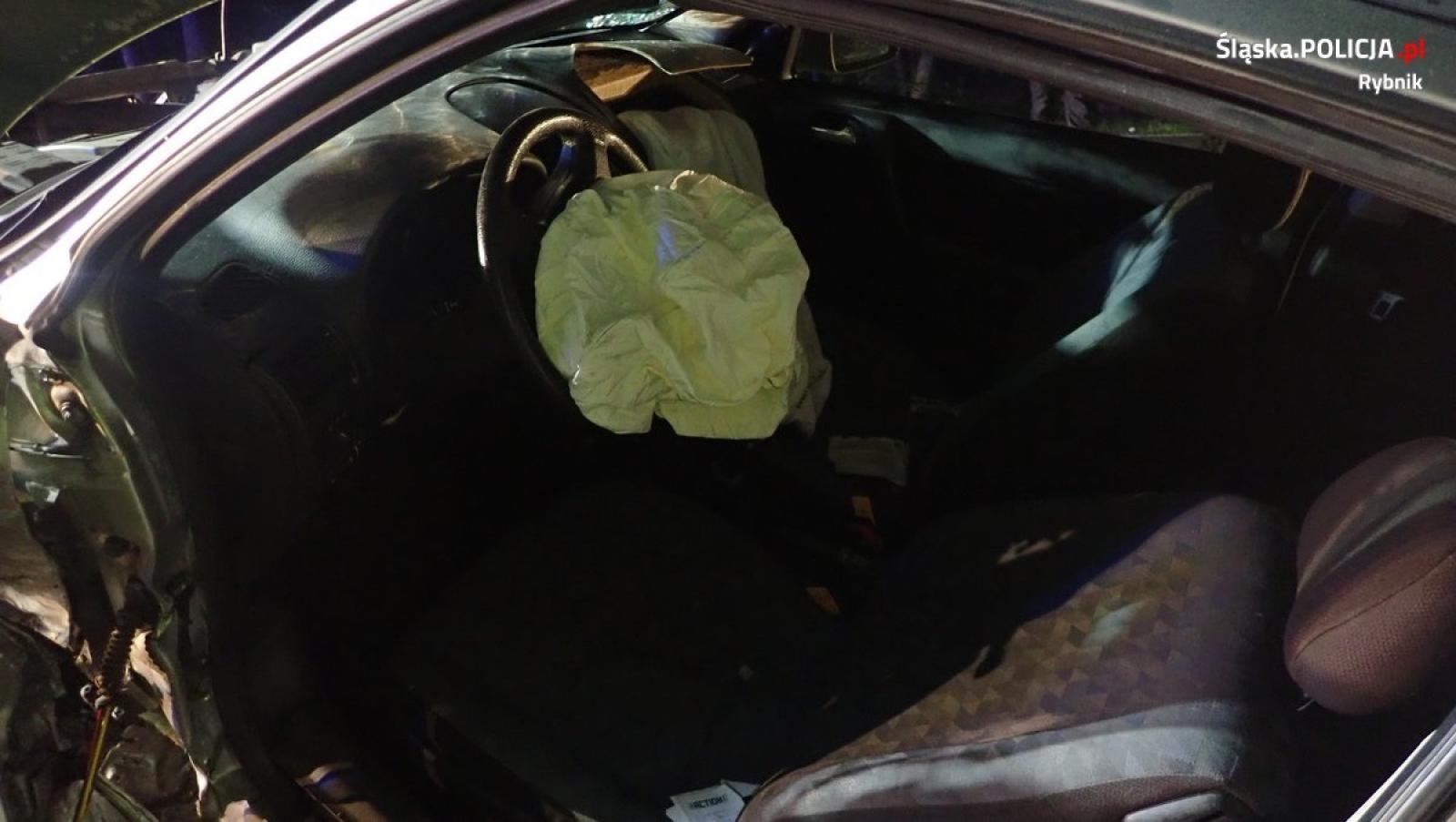 Zdjęcie w galerii na portalu naszraciborz.pl: 62-latek z powiatu raciborskiego ranny w czołowym zderzeniu w Lyskach wiadomości z regionu