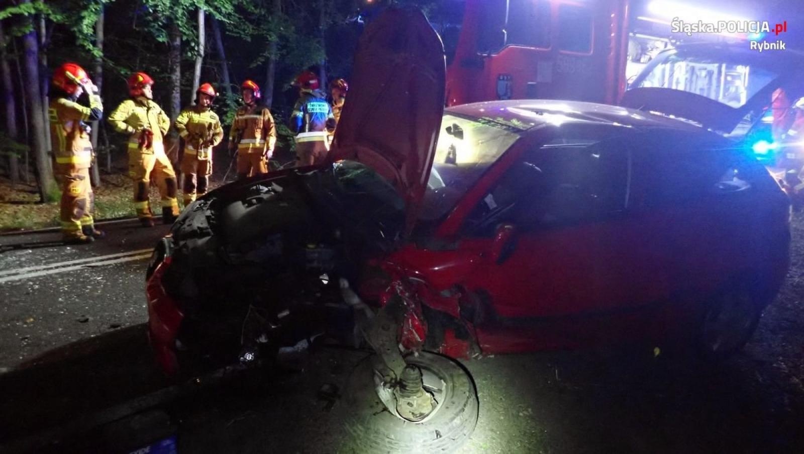 Zdjęcie w galerii na portalu naszraciborz.pl: 62-latek z powiatu raciborskiego ranny w czołowym zderzeniu w Lyskach wiadomości z regionu