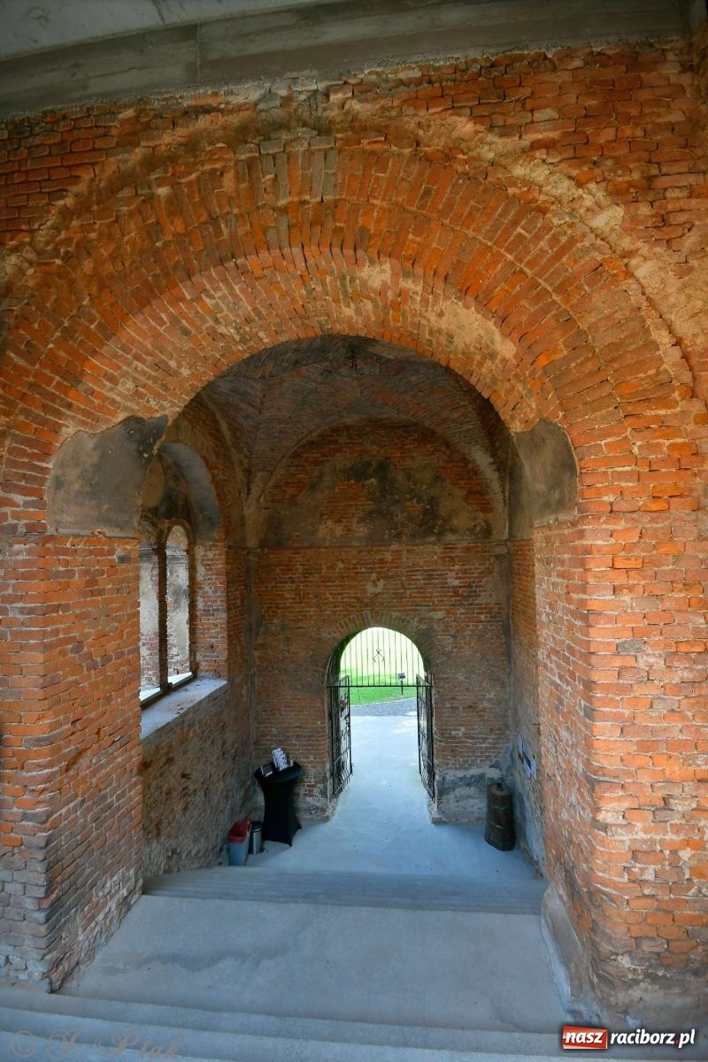 Zdjęcie w galerii na portalu naszraciborz.pl: Zmiana godzin otwarcia ruin tworkowskiego zamku wiadomości z regionu