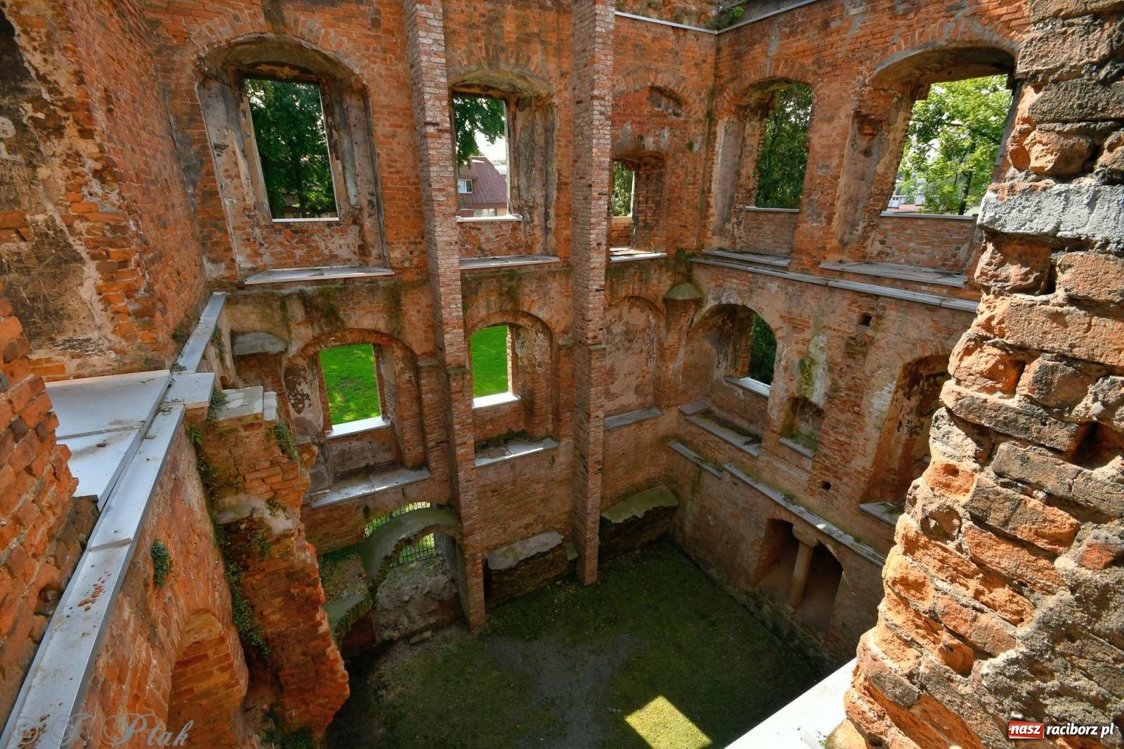 Zdjęcie w galerii na portalu naszraciborz.pl: Zmiana godzin otwarcia ruin tworkowskiego zamku wiadomości z regionu