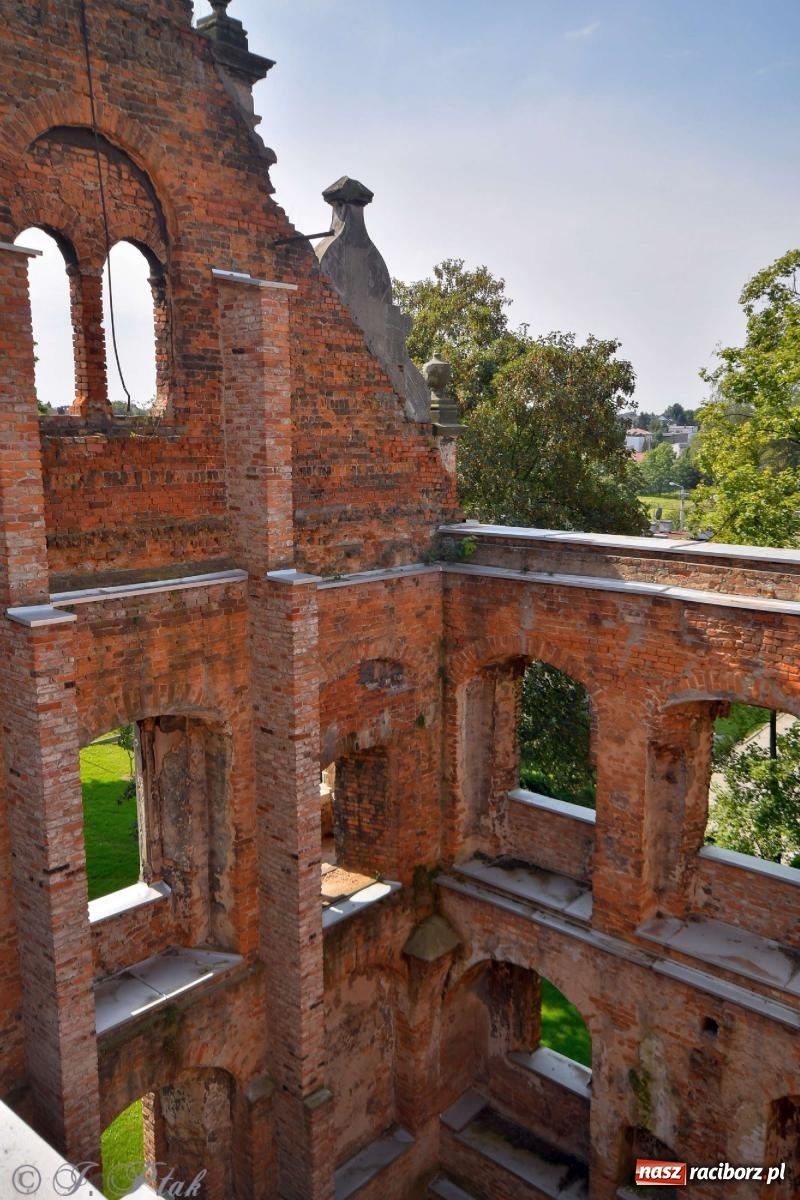 Zdjęcie w galerii na portalu naszraciborz.pl: Zmiana godzin otwarcia ruin tworkowskiego zamku wiadomości z regionu