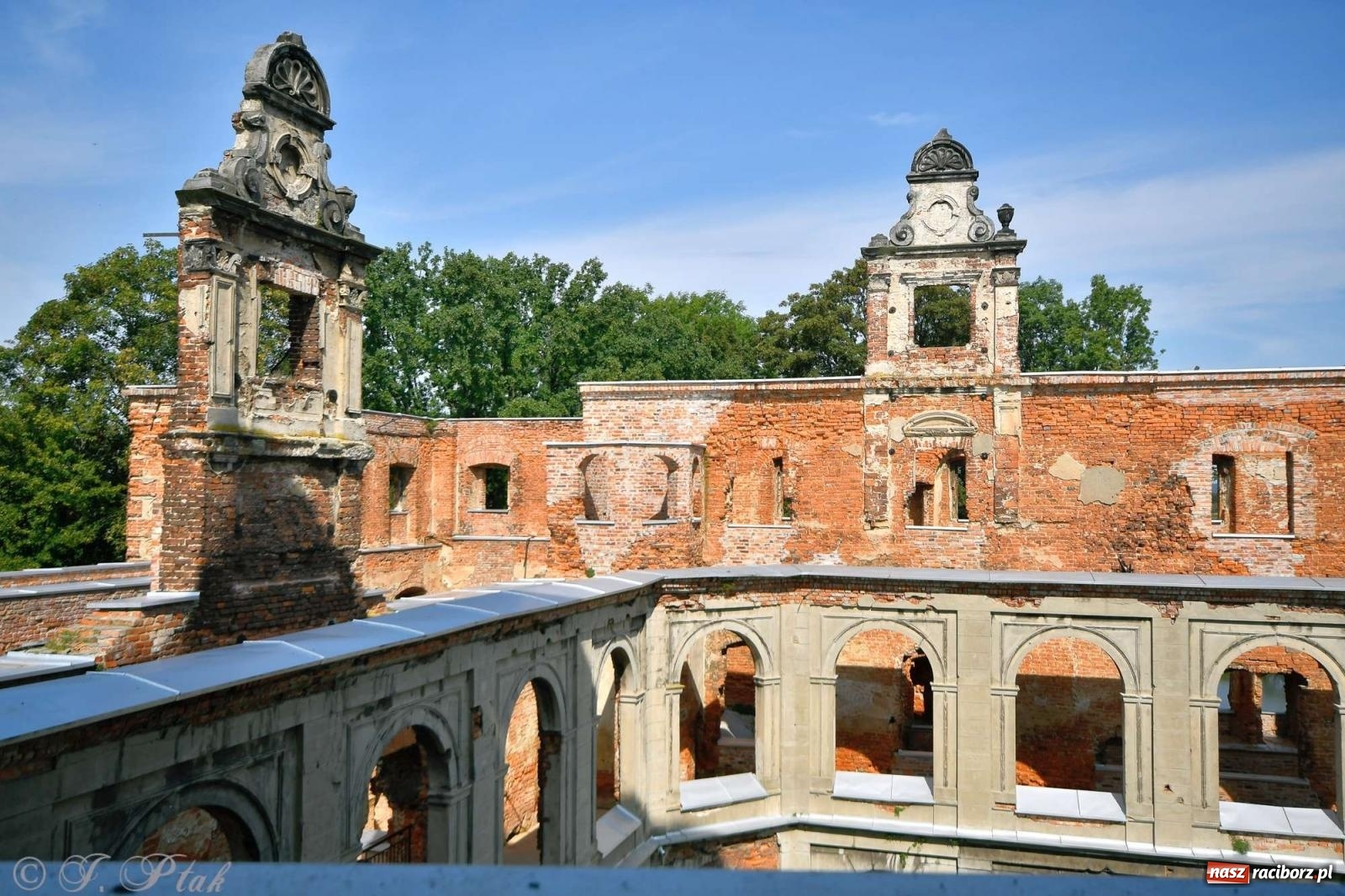 Zdjęcie w galerii na portalu naszraciborz.pl: Zmiana godzin otwarcia ruin tworkowskiego zamku wiadomości z regionu