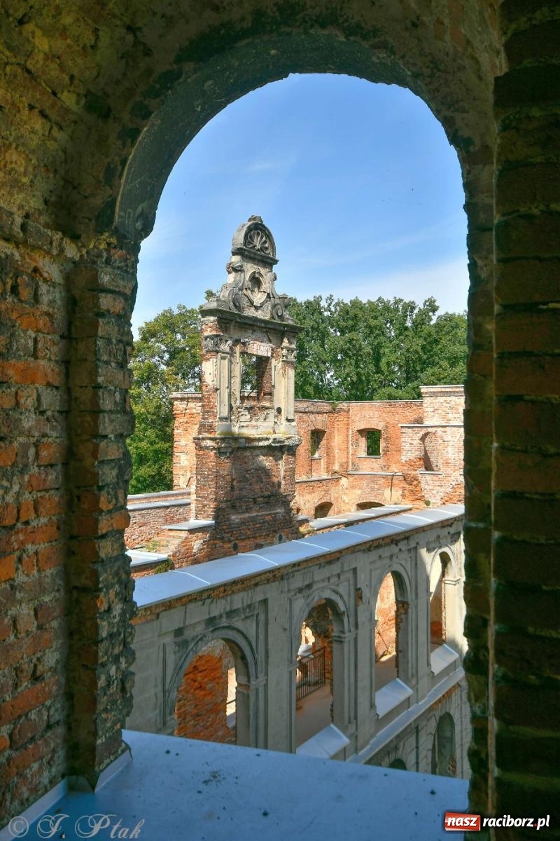 Zdjęcie w galerii na portalu naszraciborz.pl: Zmiana godzin otwarcia ruin tworkowskiego zamku wiadomości z regionu