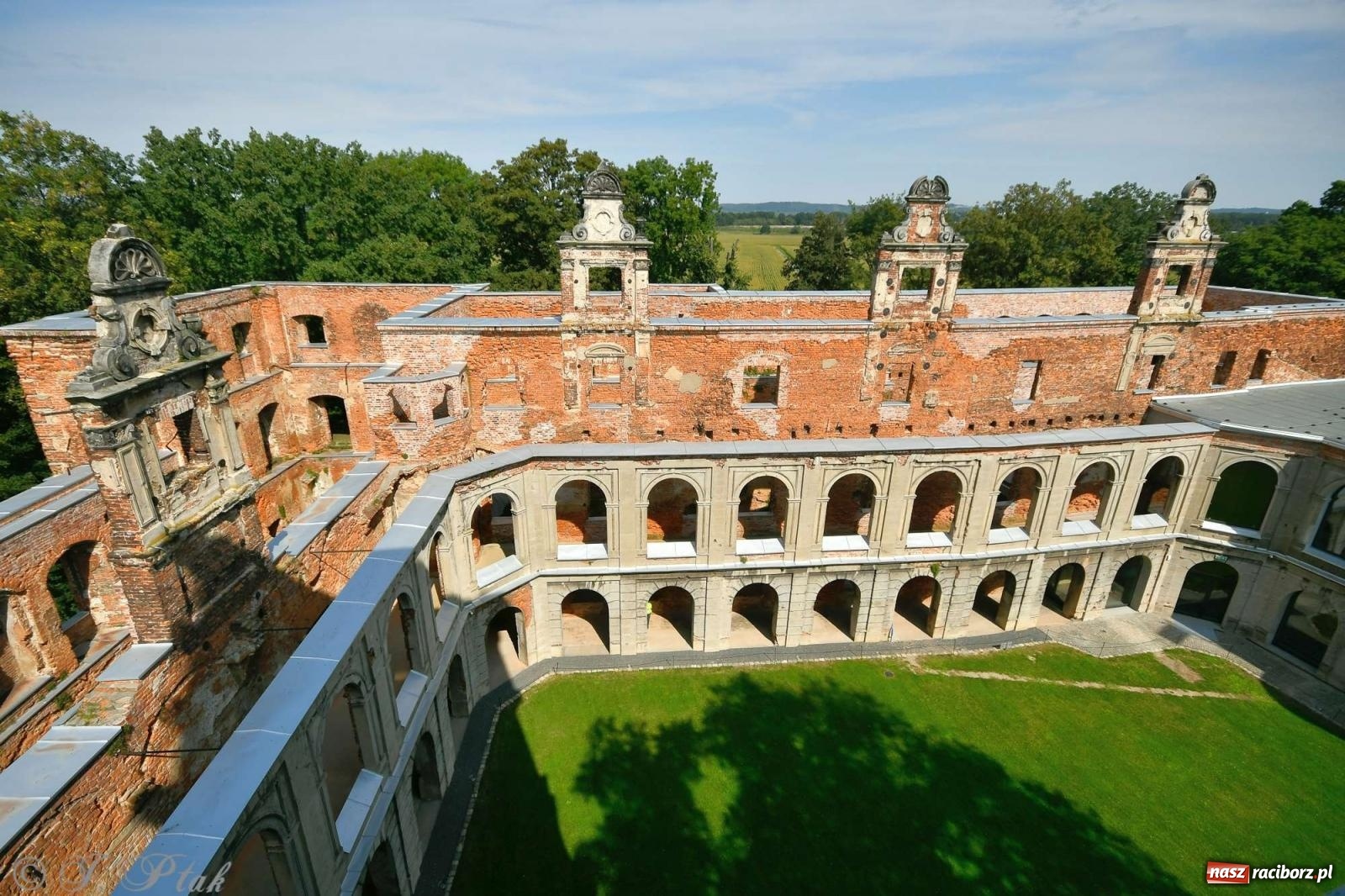 Zdjęcie w galerii na portalu naszraciborz.pl: Zmiana godzin otwarcia ruin tworkowskiego zamku wiadomości z regionu