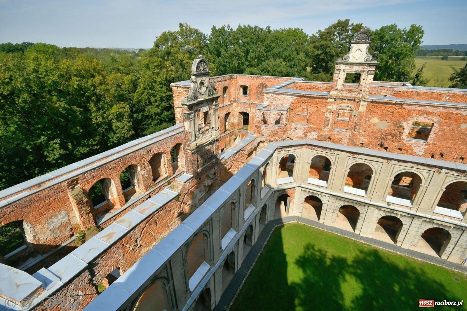 Zdjęcie w galerii na portalu naszraciborz.pl: Zmiana godzin otwarcia ruin tworkowskiego zamku wiadomości z regionu
