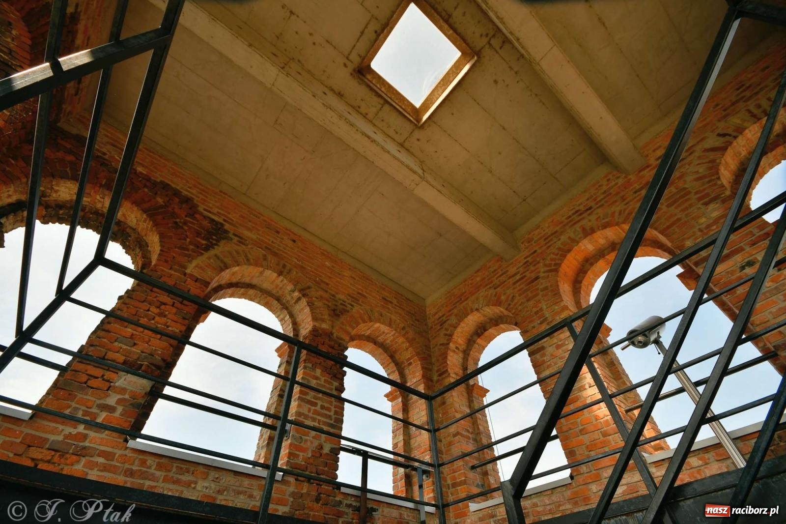 Zdjęcie w galerii na portalu naszraciborz.pl: Zmiana godzin otwarcia ruin tworkowskiego zamku wiadomości z regionu