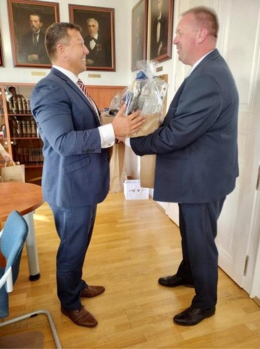 Zdjęcie w galerii na portalu naszraciborz.pl: Budka marzeń. Raciborscy urzędnicy w gościach w Czechach wiadomości z regionu