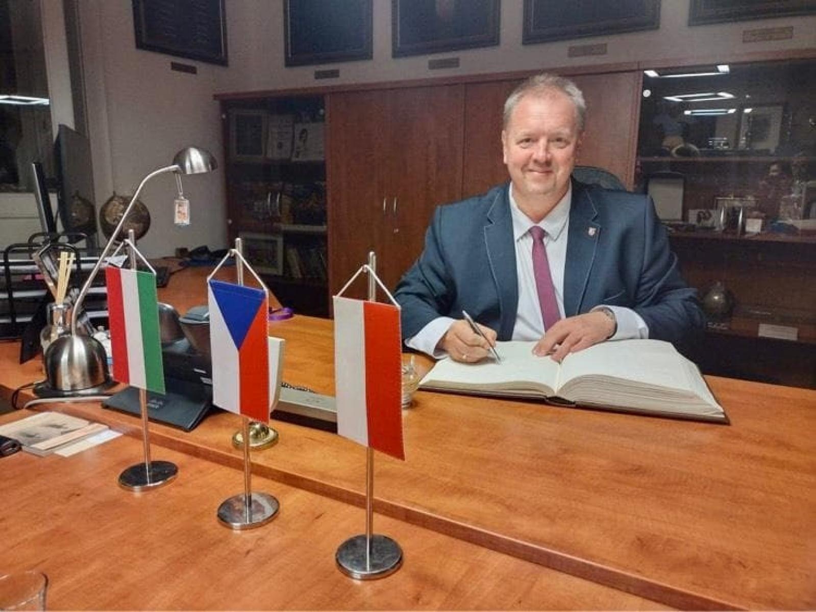 Zdjęcie w galerii na portalu naszraciborz.pl: Budka marzeń. Raciborscy urzędnicy w gościach w Czechach wiadomości z regionu