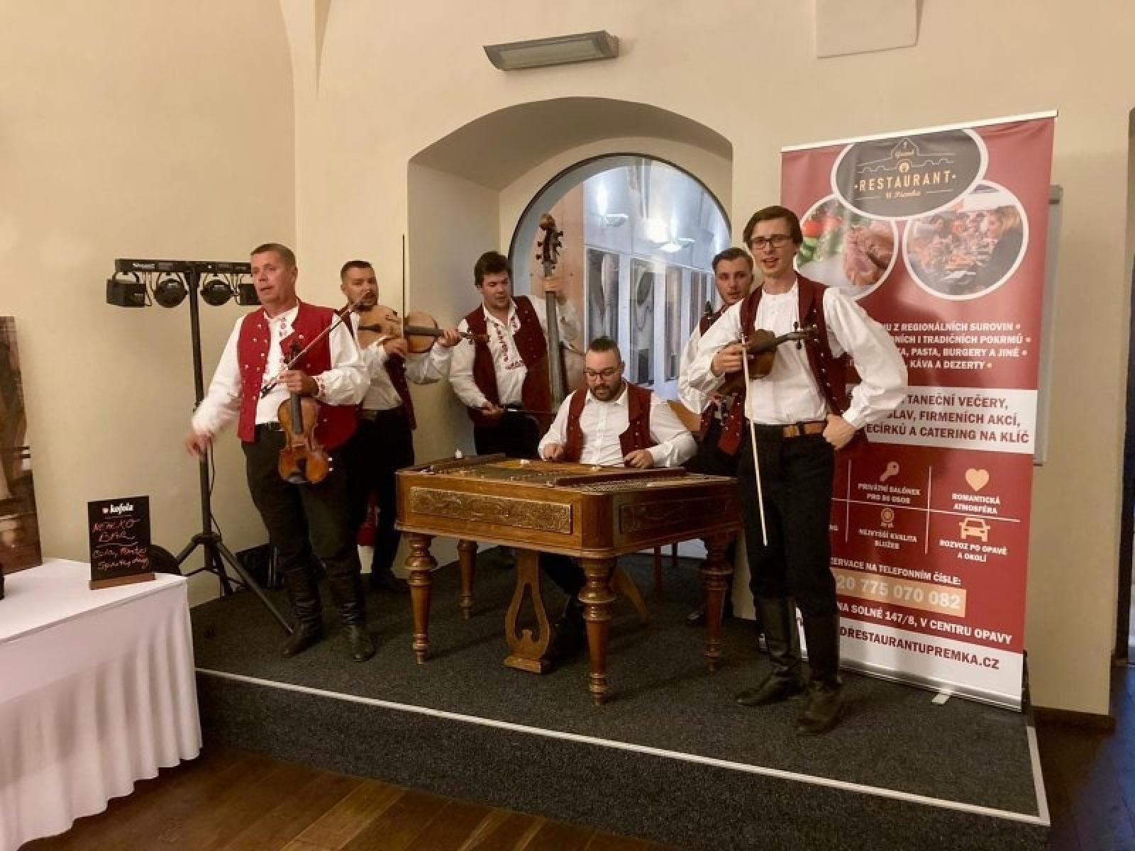 Zdjęcie w galerii na portalu naszraciborz.pl: Budka marzeń. Raciborscy urzędnicy w gościach w Czechach wiadomości z regionu