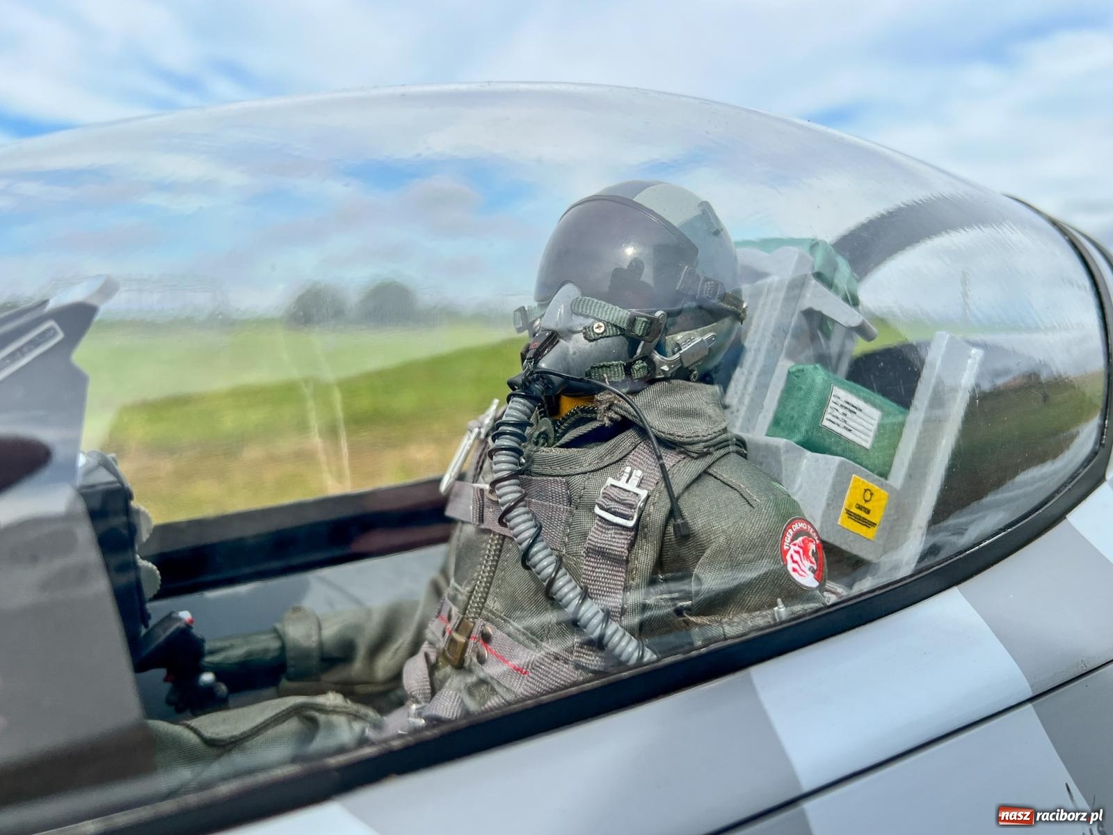 Zdjęcie w galerii na portalu naszraciborz.pl: Ruszyło raciborskie air show. Organizatorzy zapraszają na międzywale wiadomości z regionu