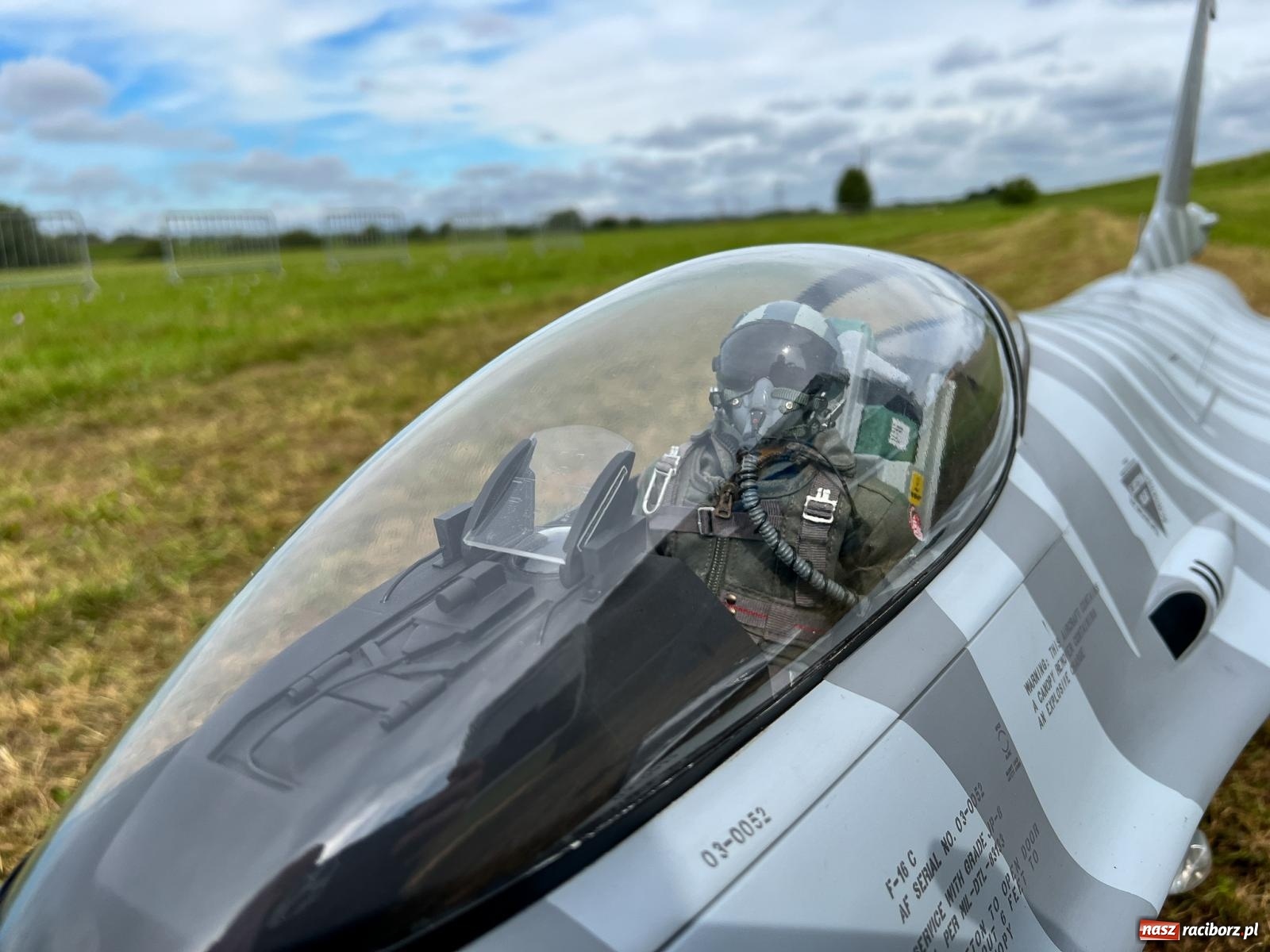 Zdjęcie w galerii na portalu naszraciborz.pl: Ruszyło raciborskie air show. Organizatorzy zapraszają na międzywale wiadomości z regionu