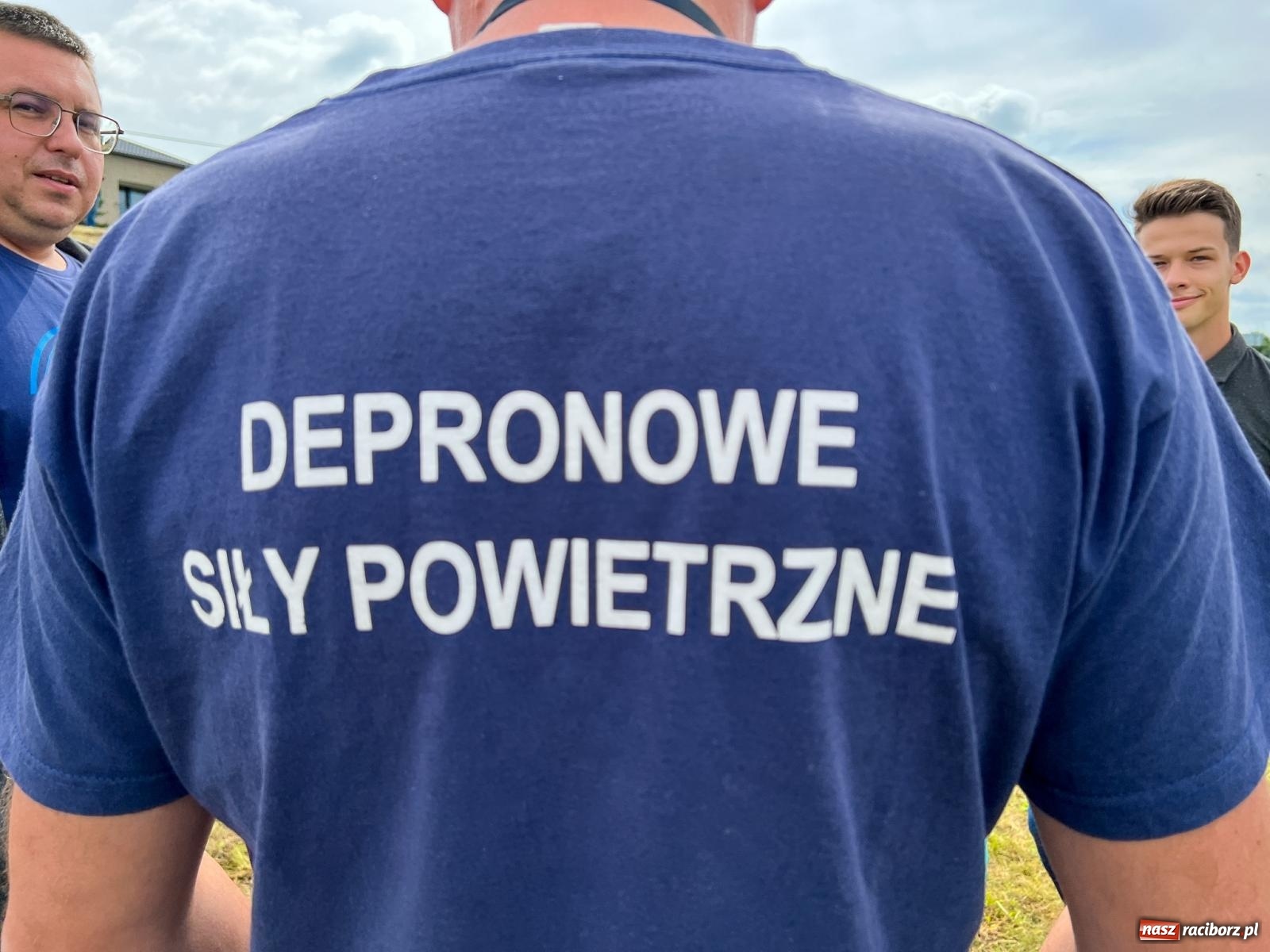Zdjęcie w galerii na portalu naszraciborz.pl: Ruszyło raciborskie air show. Organizatorzy zapraszają na międzywale wiadomości z regionu