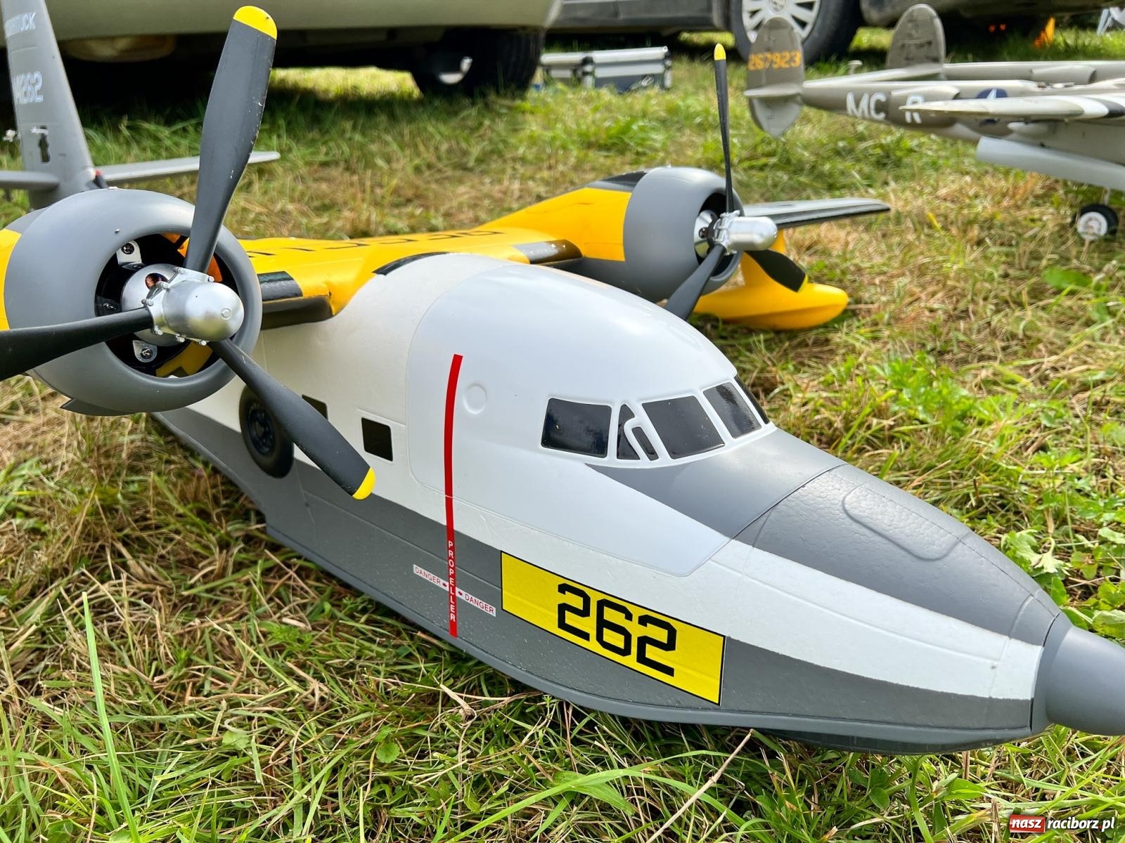 Zdjęcie w galerii na portalu naszraciborz.pl: Ruszyło raciborskie air show. Organizatorzy zapraszają na międzywale wiadomości z regionu