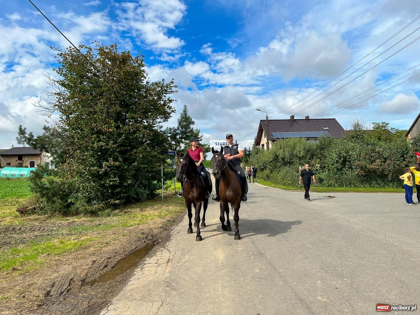 Zdjęcie w galerii na portalu naszraciborz.pl: II Rajtowanie szlakiem kurierów w Gamowie [FOTO i WIDEO] wiadomości z regionu