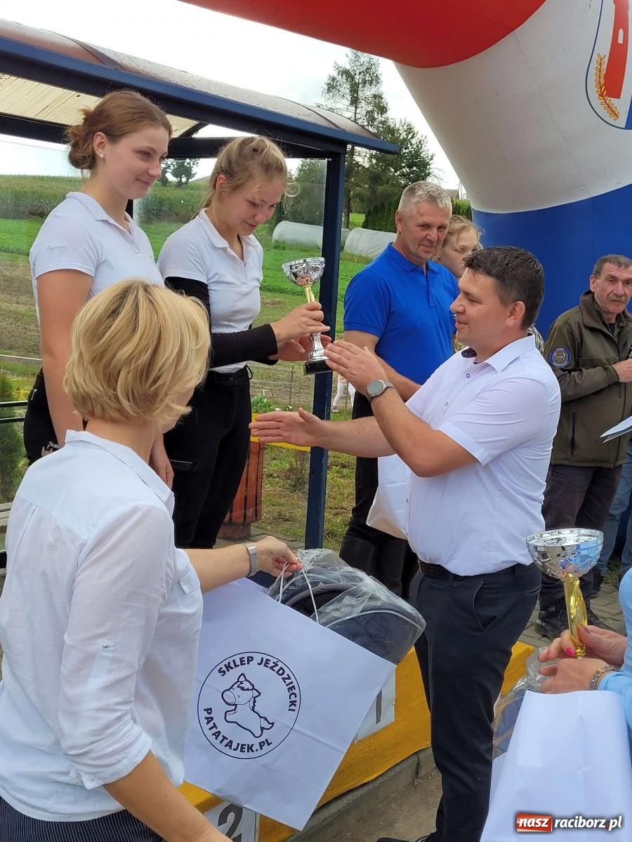 Zdjęcie w galerii na portalu naszraciborz.pl: II Rajtowanie szlakiem kurierów w Gamowie [FOTO i WIDEO] wiadomości z regionu