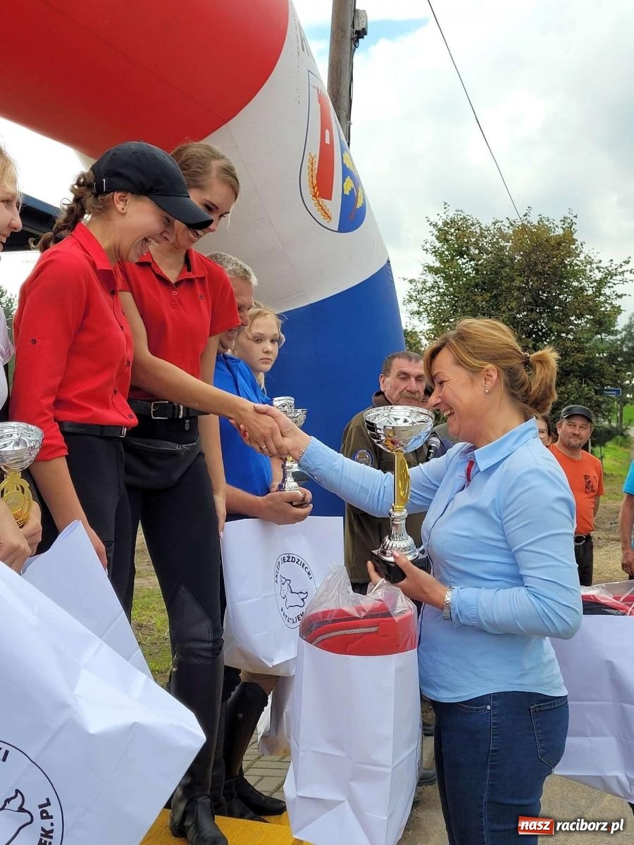 Zdjęcie w galerii na portalu naszraciborz.pl: II Rajtowanie szlakiem kurierów w Gamowie [FOTO i WIDEO] wiadomości z regionu