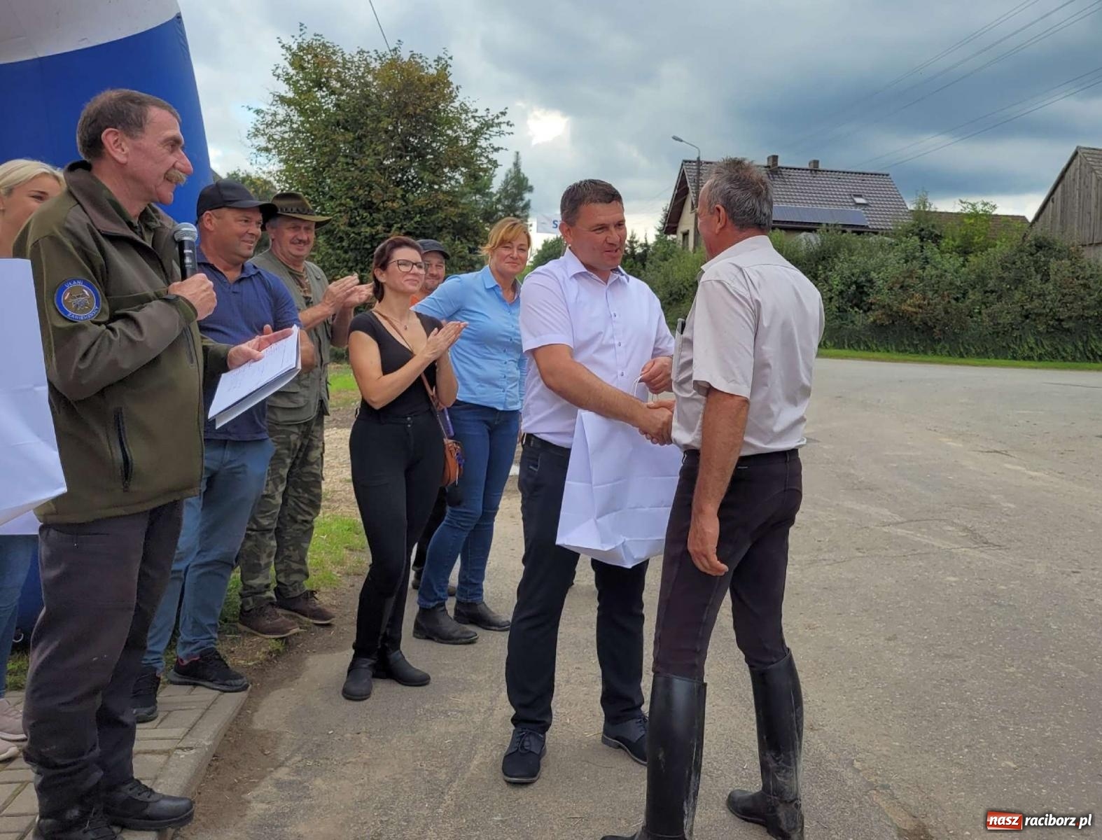 Zdjęcie w galerii na portalu naszraciborz.pl: II Rajtowanie szlakiem kurierów w Gamowie [FOTO i WIDEO] wiadomości z regionu