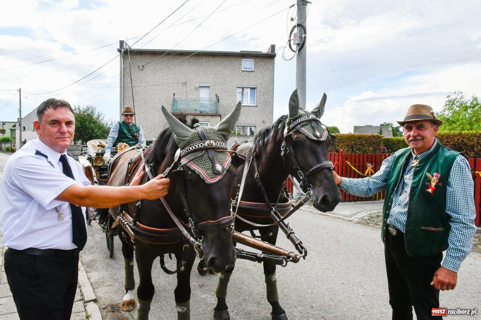 Zdjęcie w galerii na portalu naszraciborz.pl: Dożynki z pianką. Żerdziny w stadninie dziękują za plony wiadomości z regionu