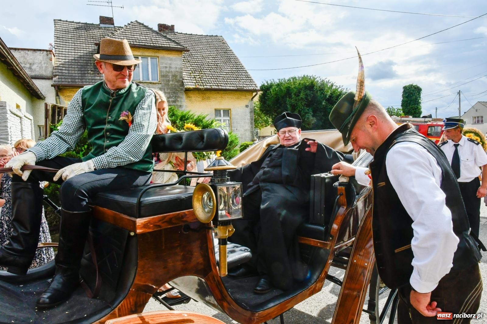 Zdjęcie w galerii na portalu naszraciborz.pl: Dożynki z pianką. Żerdziny w stadninie dziękują za plony wiadomości z regionu
