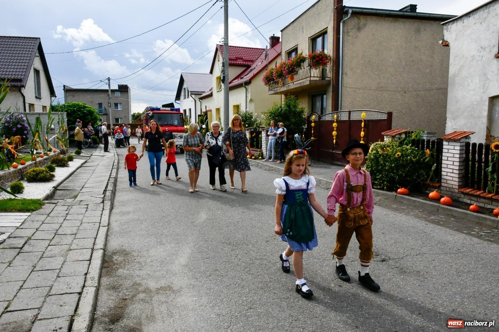 Zdjęcie w galerii na portalu naszraciborz.pl: Dożynki z pianką. Żerdziny w stadninie dziękują za plony wiadomości z regionu