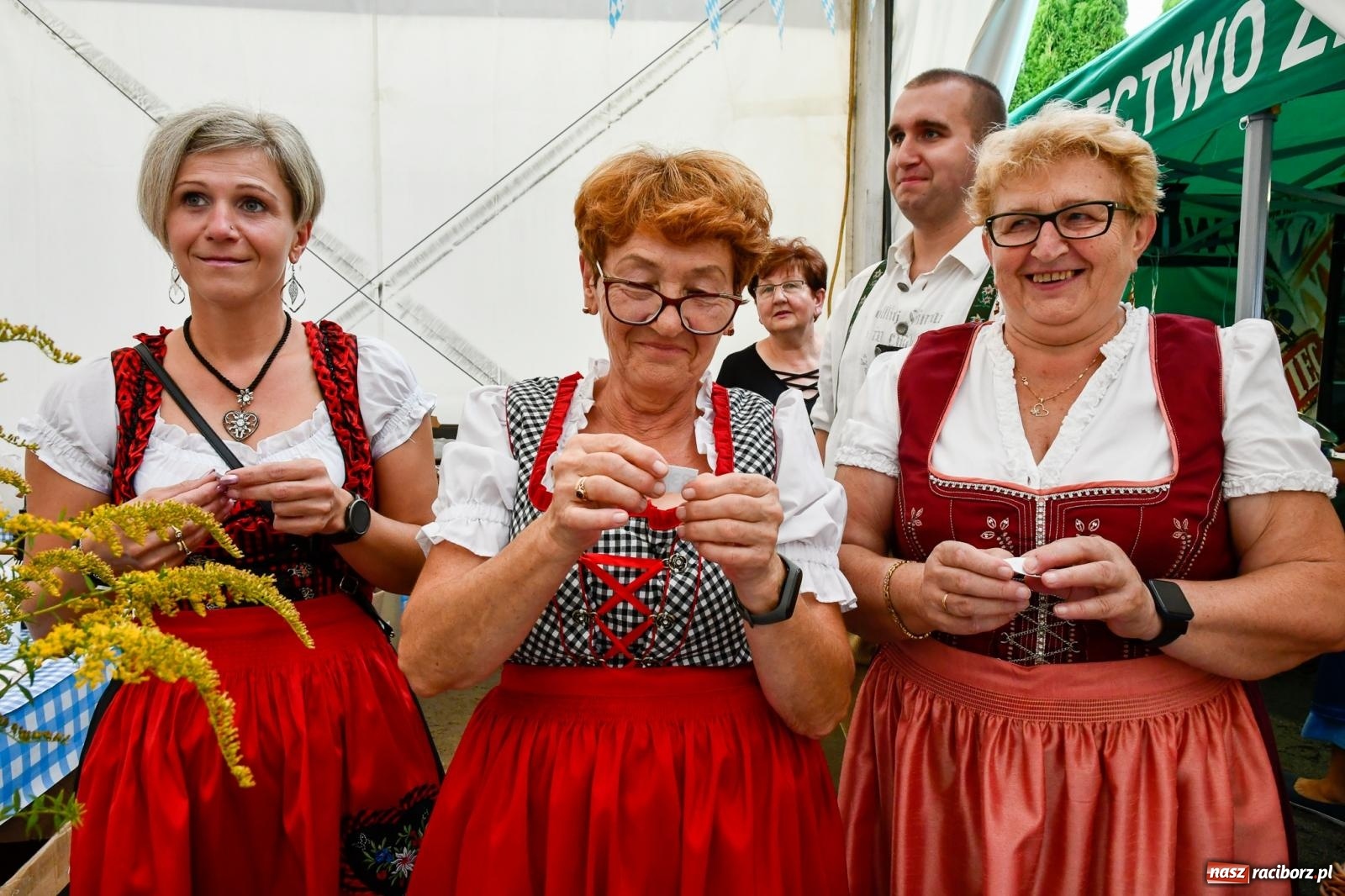 Zdjęcie w galerii na portalu naszraciborz.pl: Dożynki z pianką. Żerdziny w stadninie dziękują za plony wiadomości z regionu