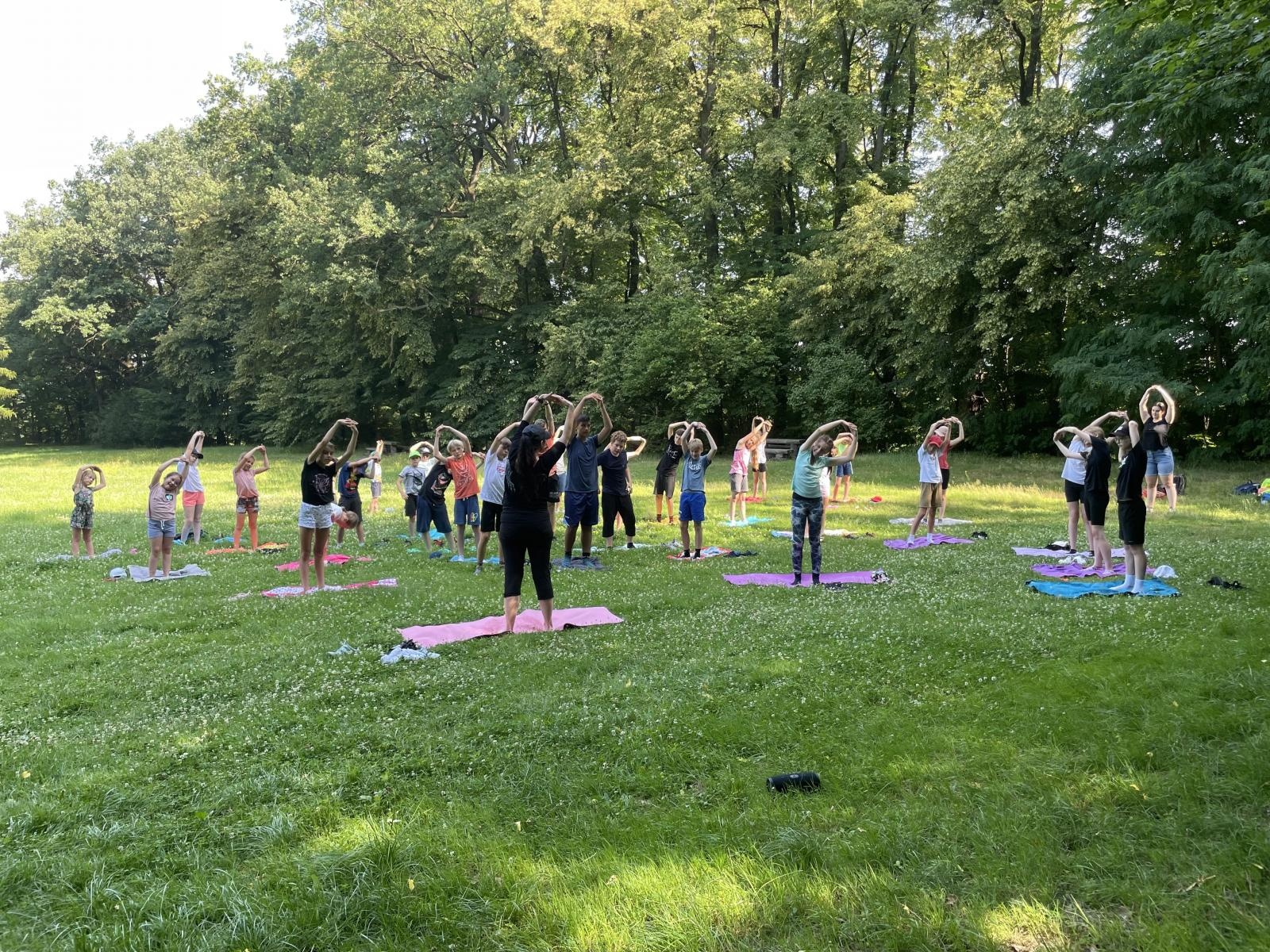 Zdjęcie w galerii na portalu naszraciborz.pl: Zawodnicy Minibasketball Racibórz promowali aktywność na świeżym powietrzu wiadomości z regionu