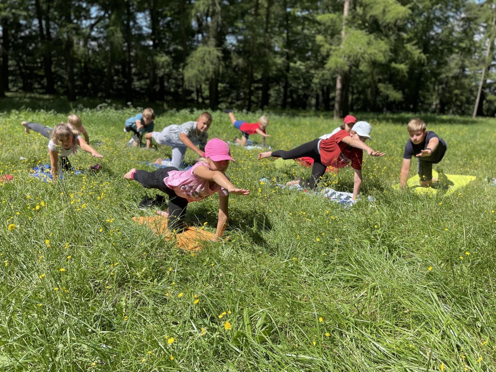 Zdjęcie w galerii na portalu naszraciborz.pl: Zawodnicy Minibasketball Racibórz promowali aktywność na świeżym powietrzu wiadomości z regionu