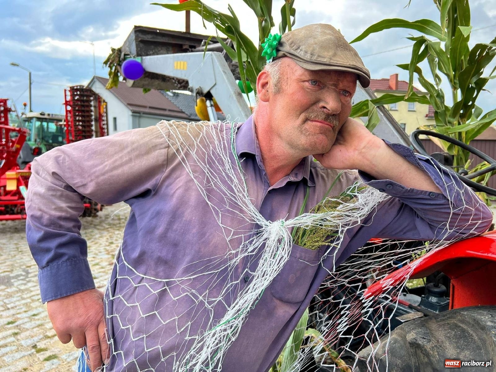 Zdjęcie w galerii na portalu naszraciborz.pl: W Pietrowicach Wielkich na korowód lunął deszcz, ale odczekali i ruszyli [FOTO i WIDEO] wiadomości z regionu