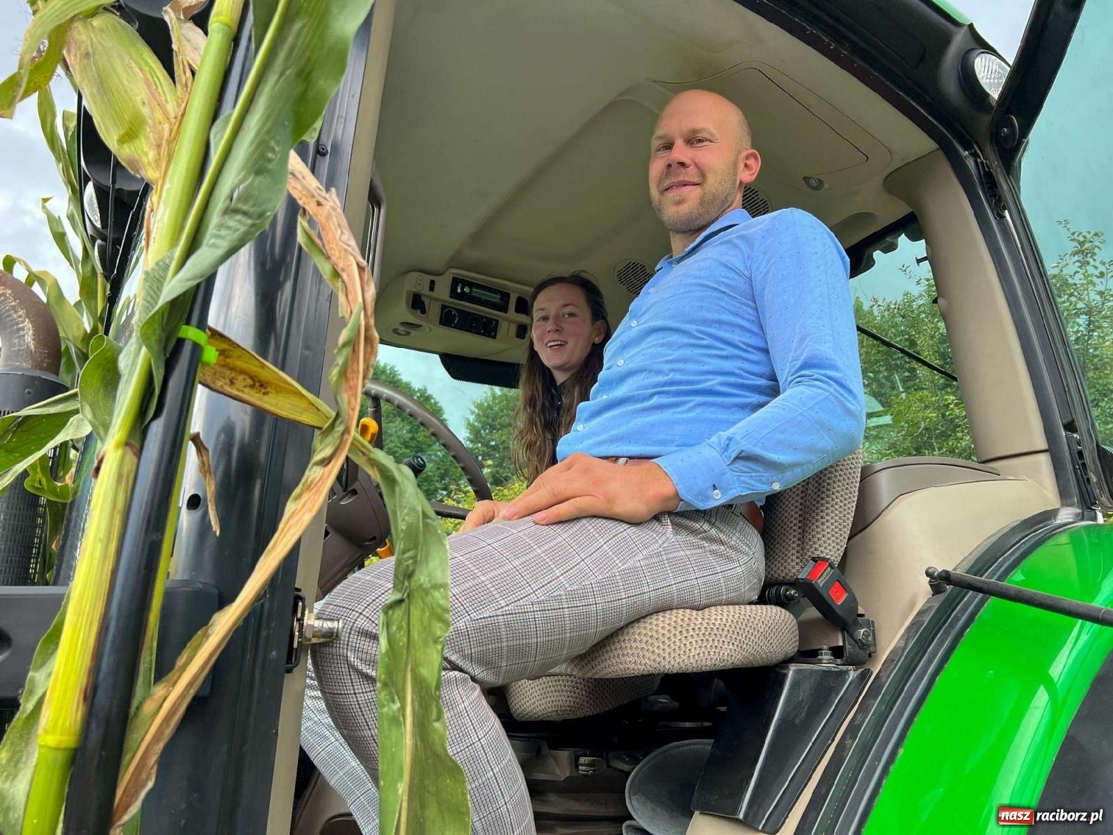 Zdjęcie w galerii na portalu naszraciborz.pl: W Pietrowicach Wielkich na korowód lunął deszcz, ale odczekali i ruszyli [FOTO i WIDEO] wiadomości z regionu