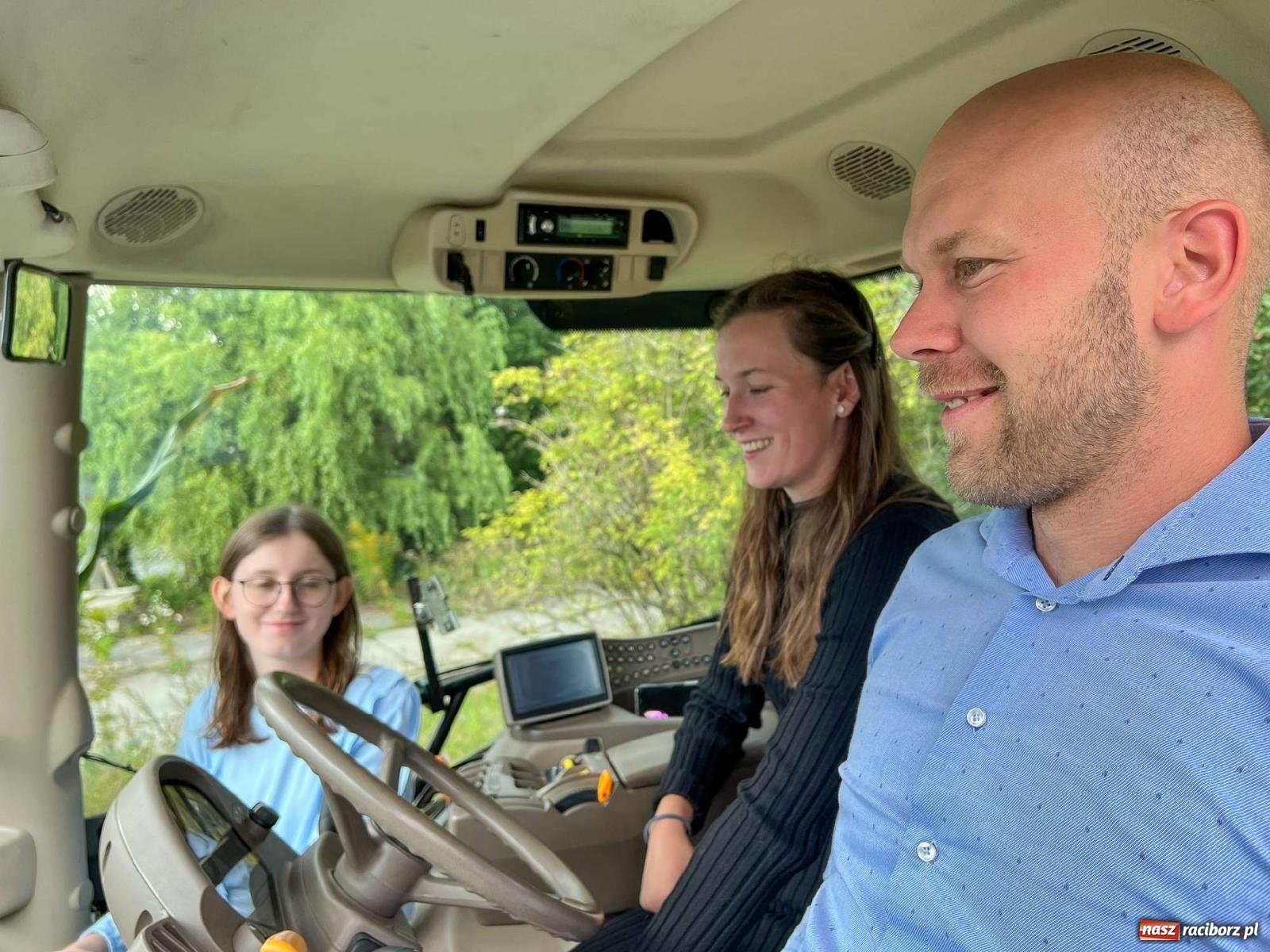 Zdjęcie w galerii na portalu naszraciborz.pl: W Pietrowicach Wielkich na korowód lunął deszcz, ale odczekali i ruszyli [FOTO i WIDEO] wiadomości z regionu