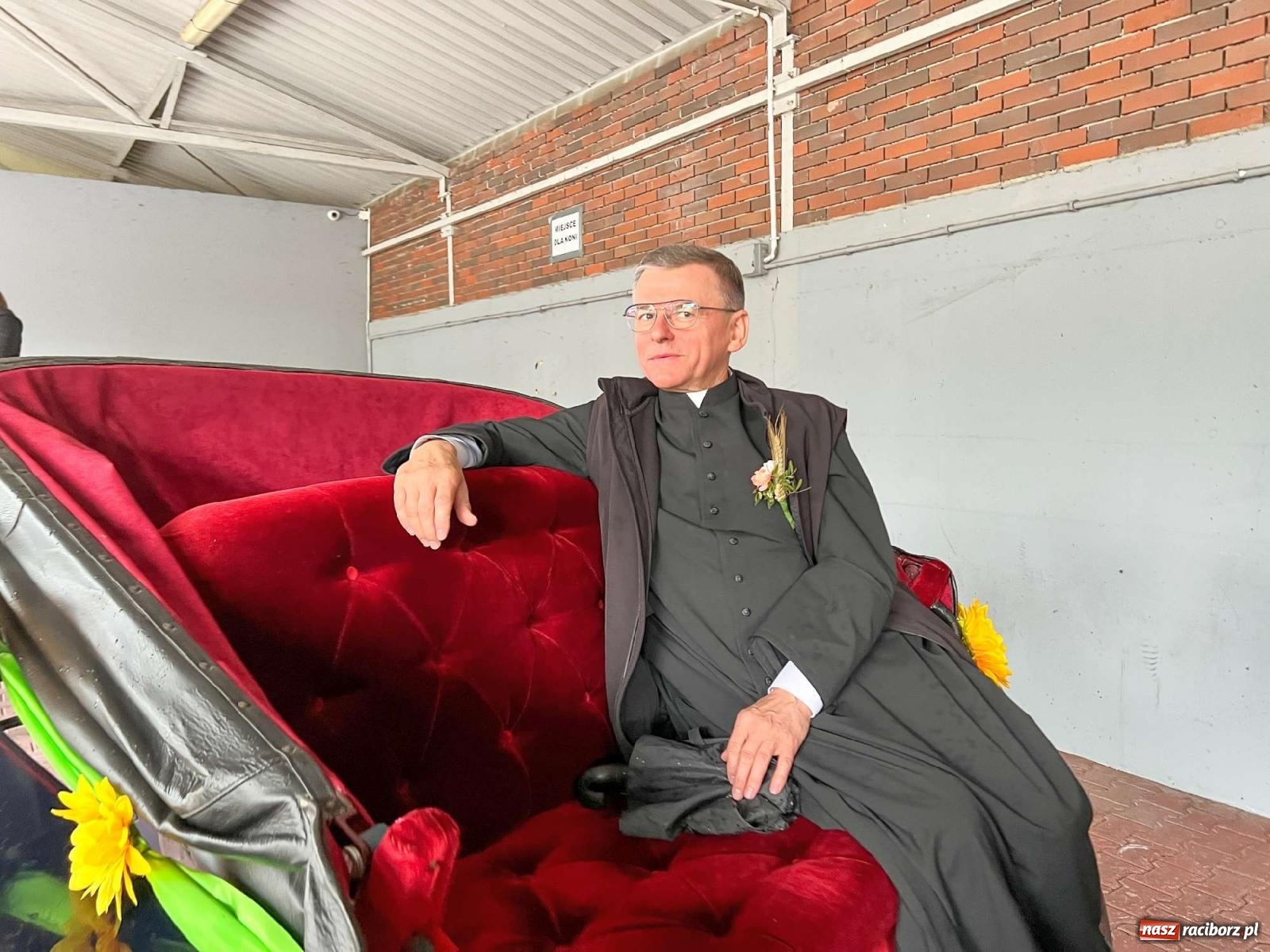 Zdjęcie w galerii na portalu naszraciborz.pl: W Pietrowicach Wielkich na korowód lunął deszcz, ale odczekali i ruszyli [FOTO i WIDEO] wiadomości z regionu